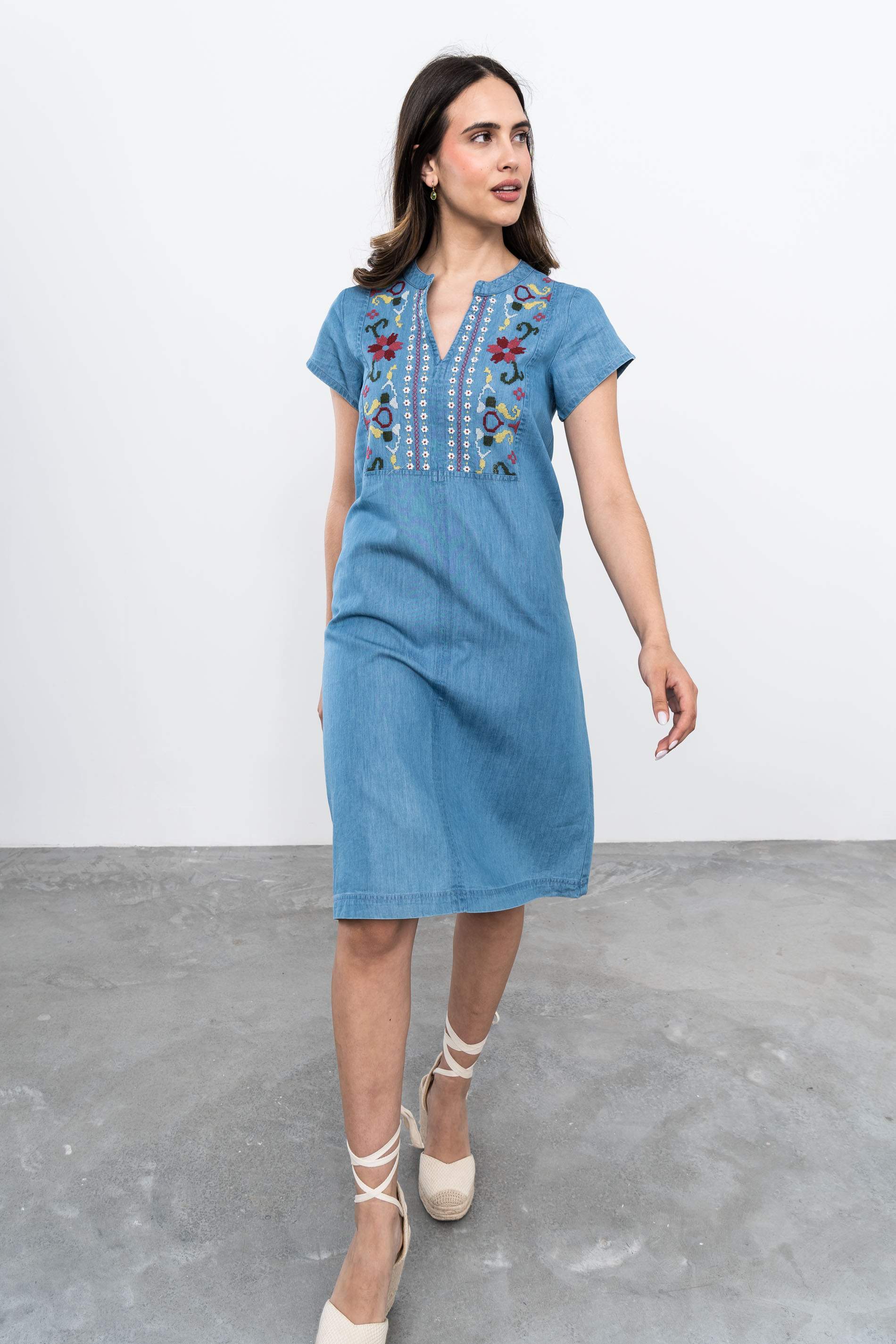 VESTIDO DENIM BORDADOS