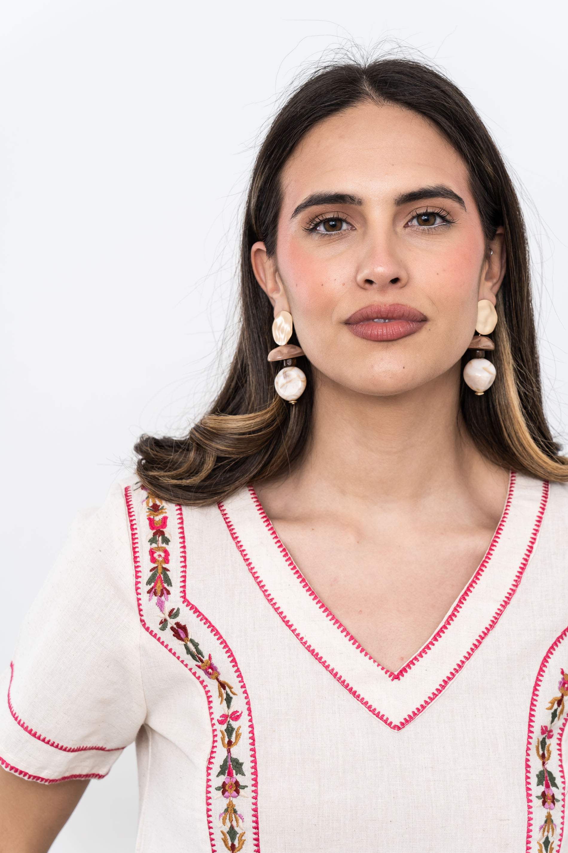 VESTIDO EFECTO LINO BORDADOS