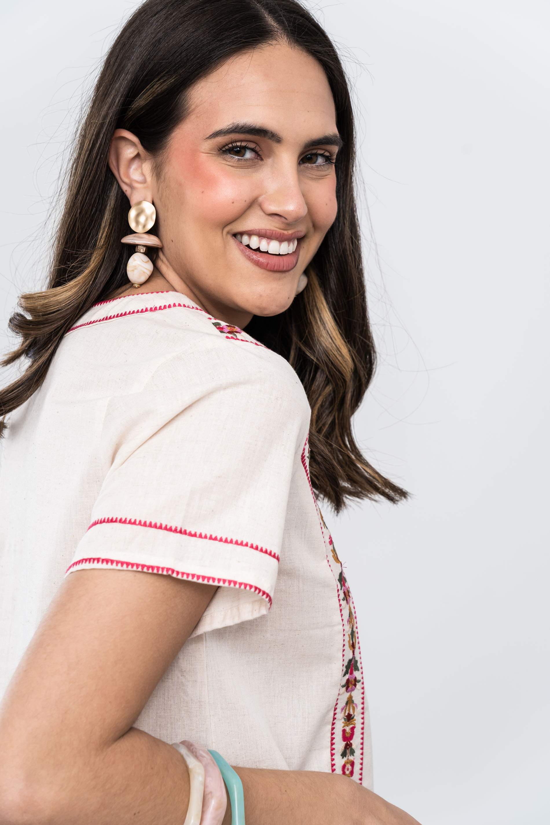 VESTIDO EFECTO LINO BORDADOS