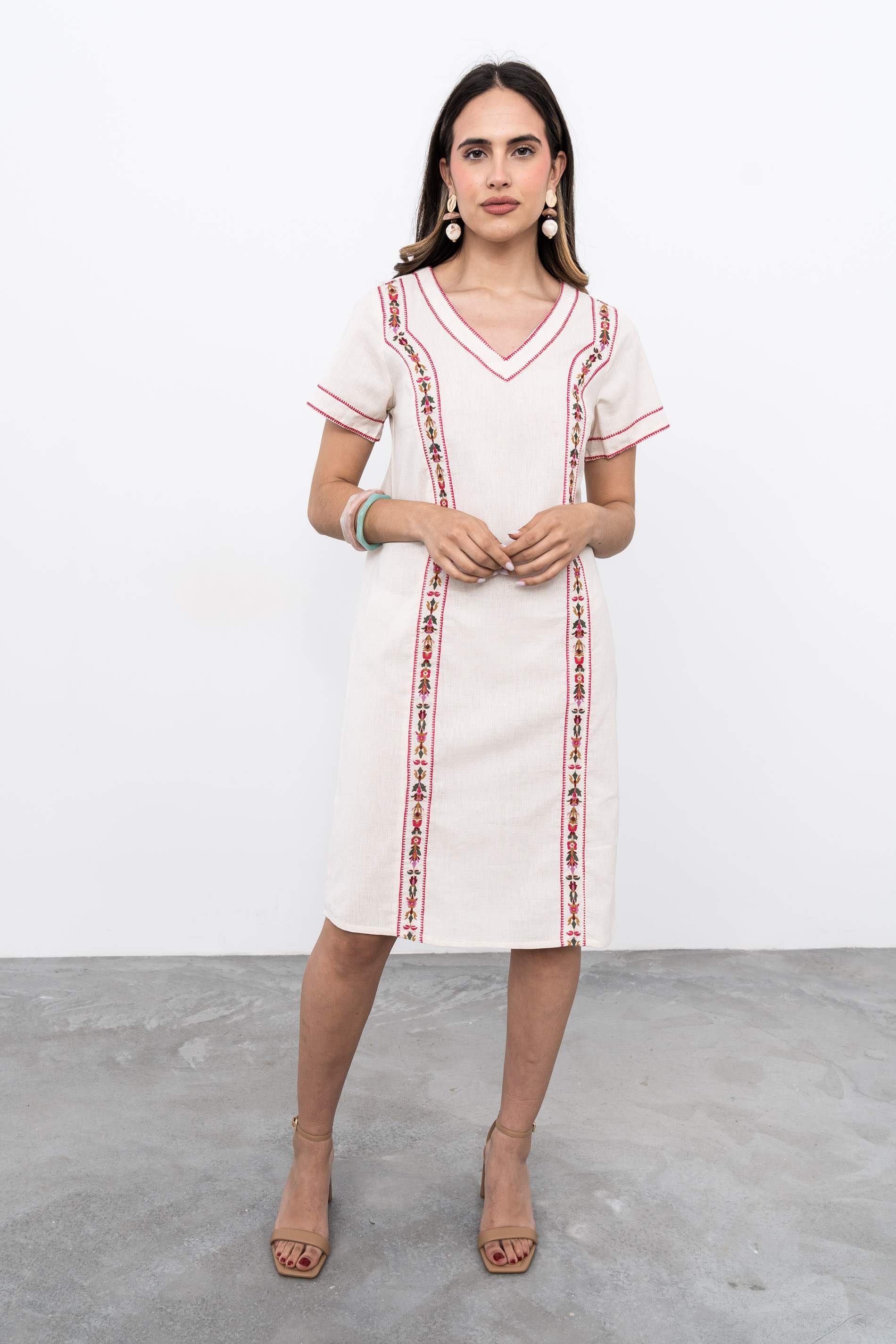 VESTIDO EFECTO LINO BORDADOS