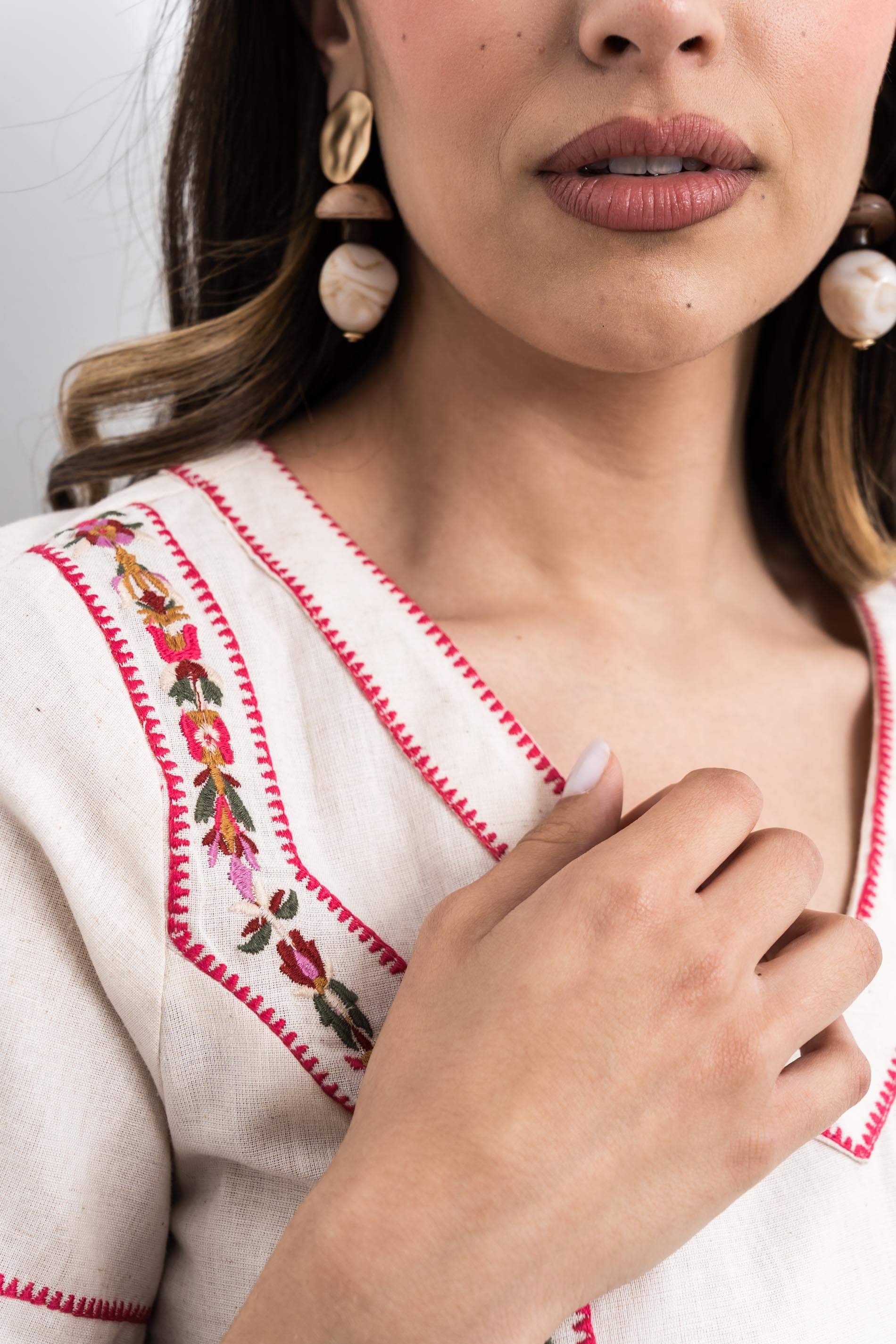 VESTIDO EFECTO LINO BORDADOS