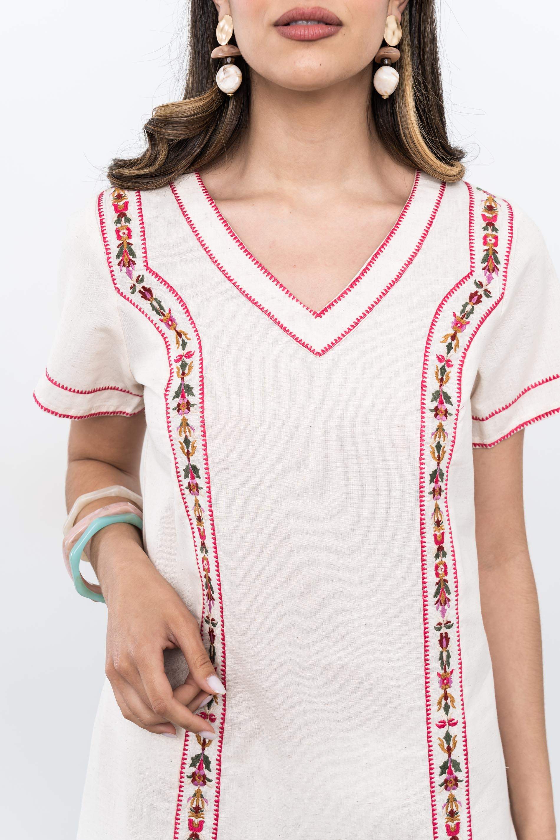 VESTIDO EFECTO LINO BORDADOS