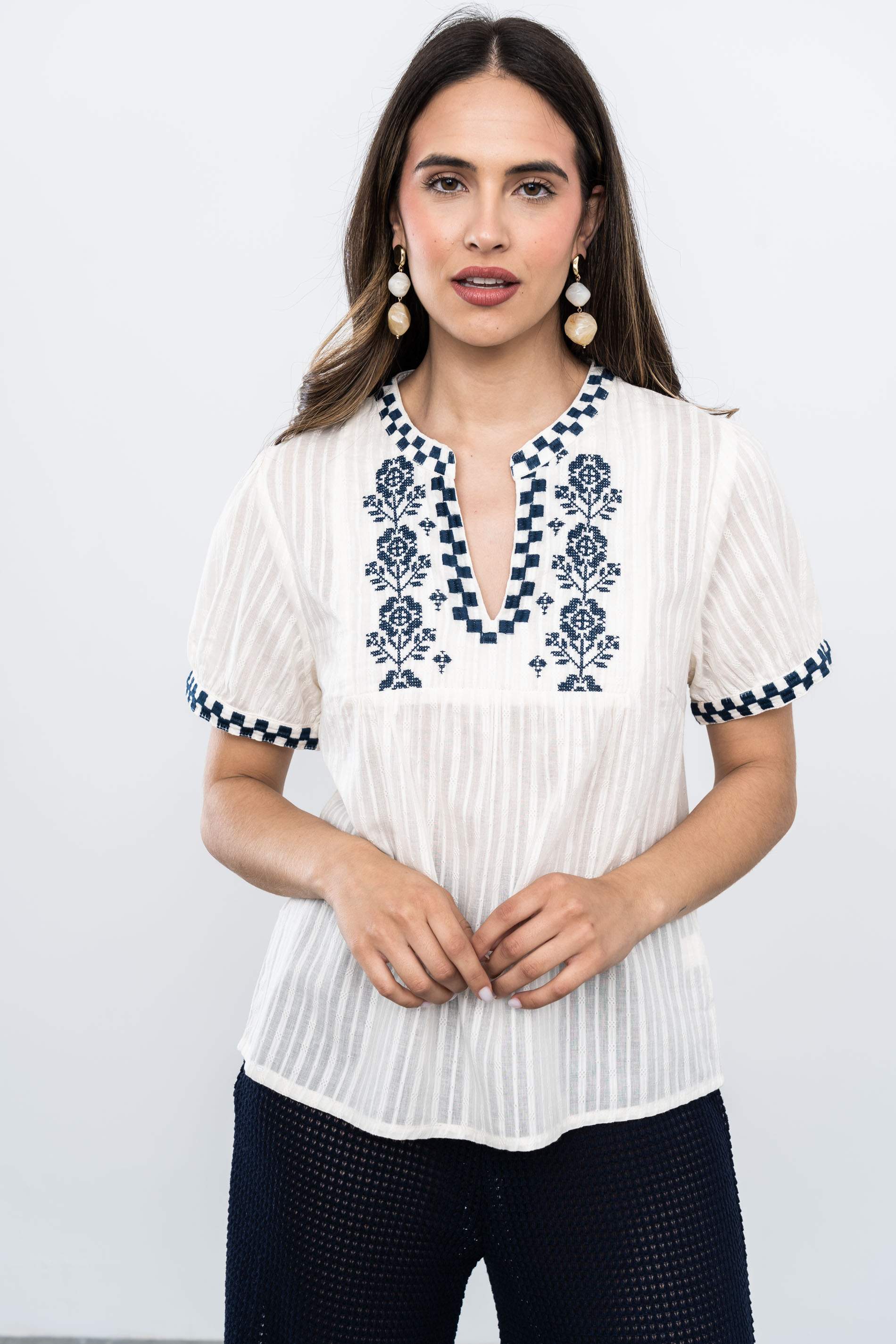 BLUSA BORDADO CONTRASTE