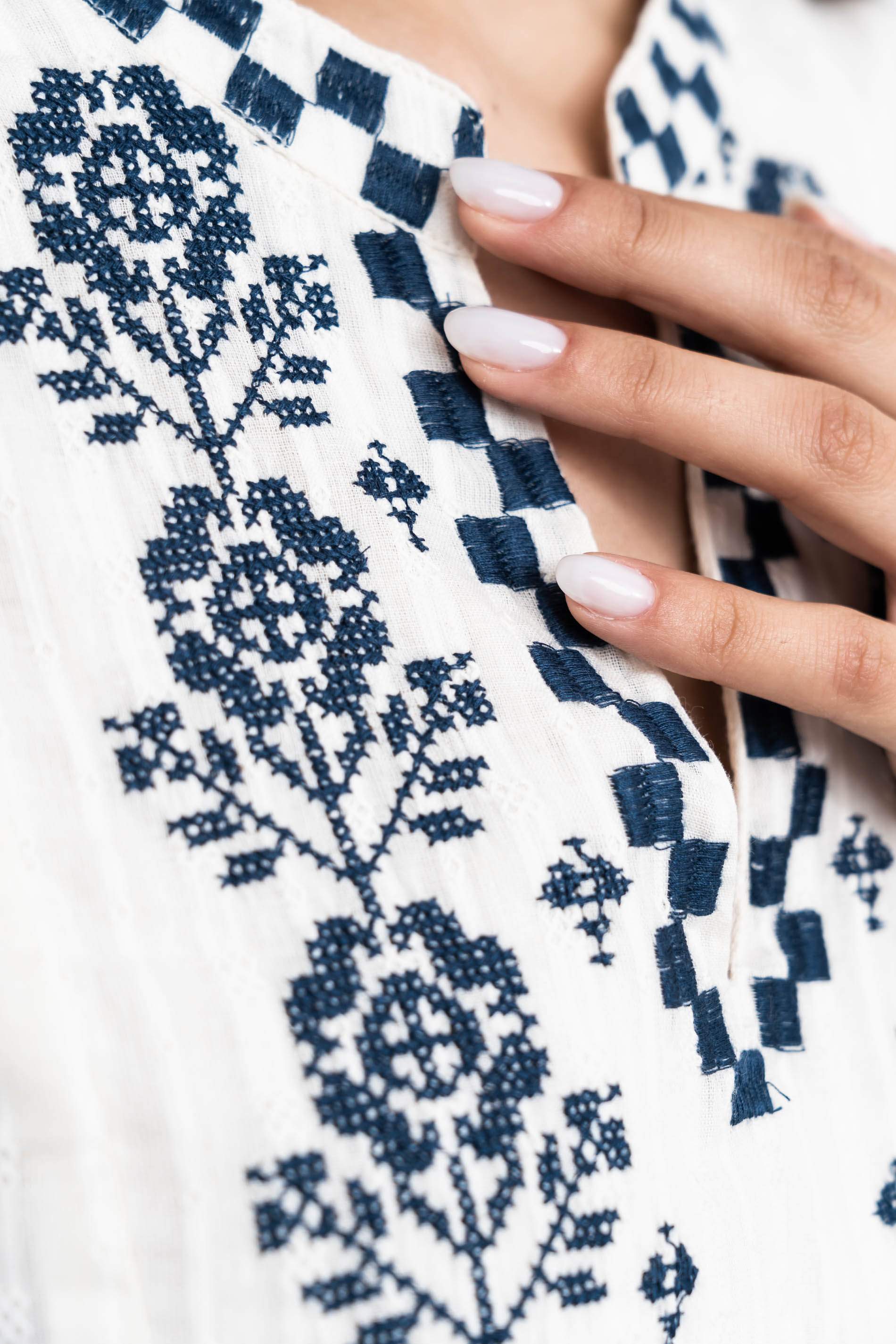 BLUSA BORDADO CONTRASTE