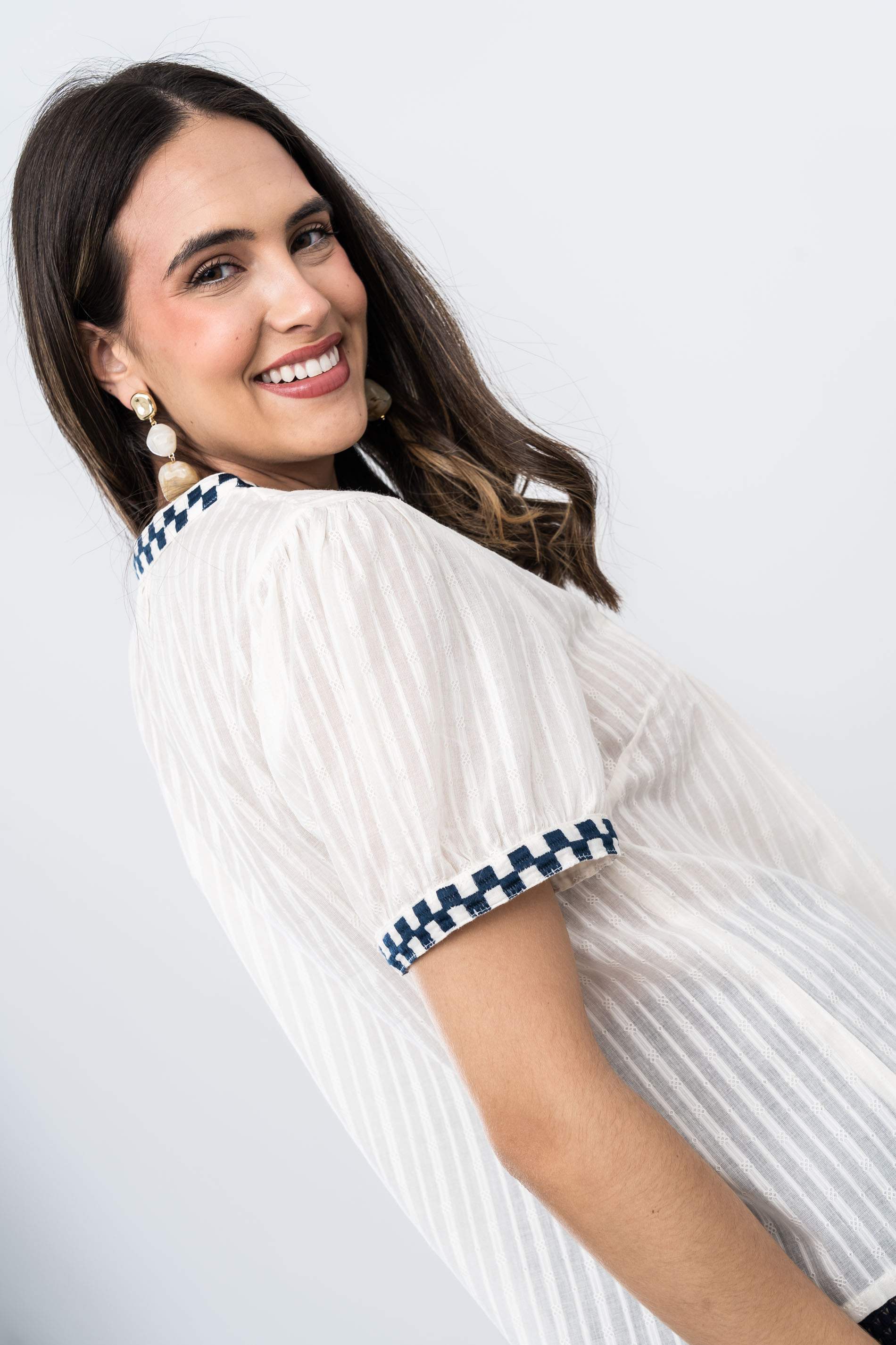 BLUSA BORDADO CONTRASTE