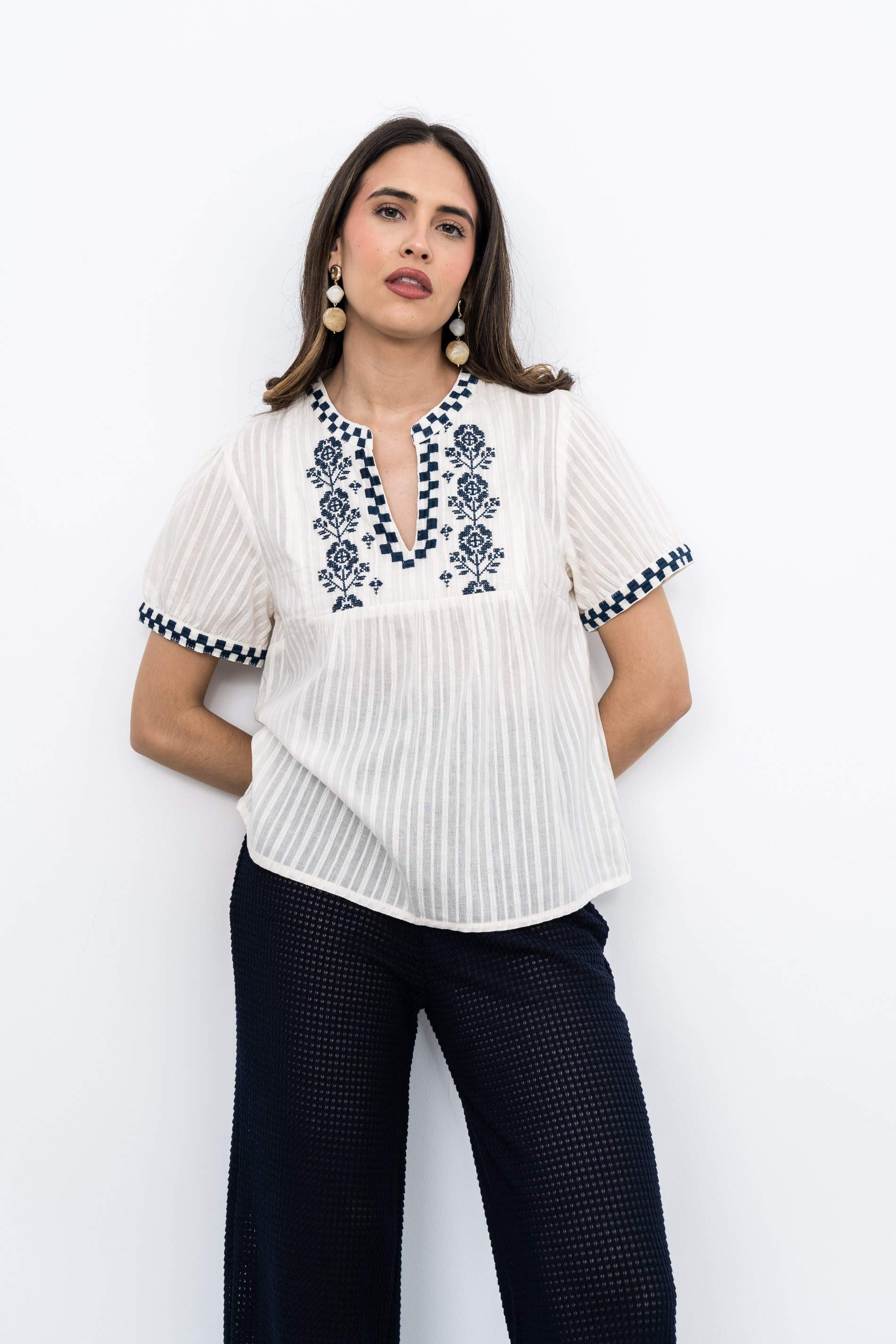 BLUSA BORDADO CONTRASTE