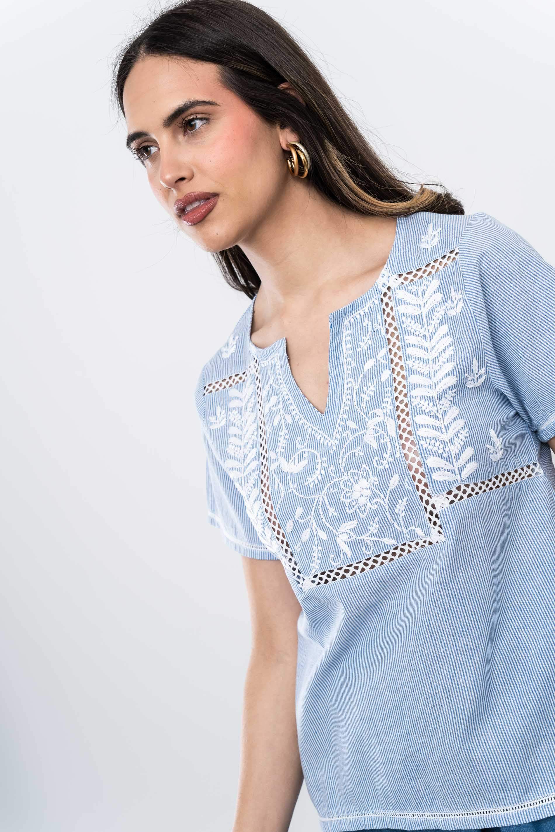 BLUSA RAYAS BORDADOS FLOR
