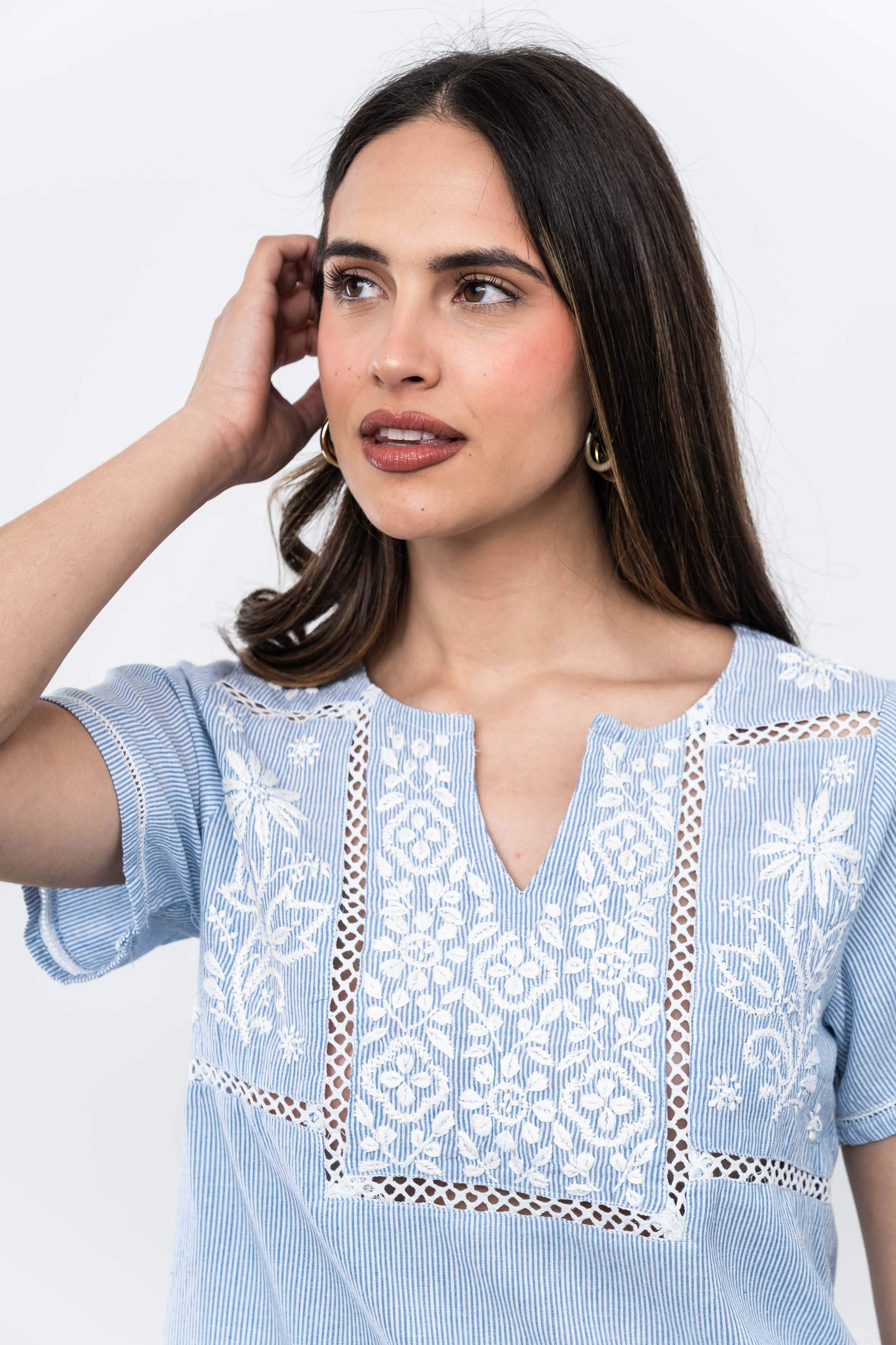 BLUSA RAYAS BORDADOS