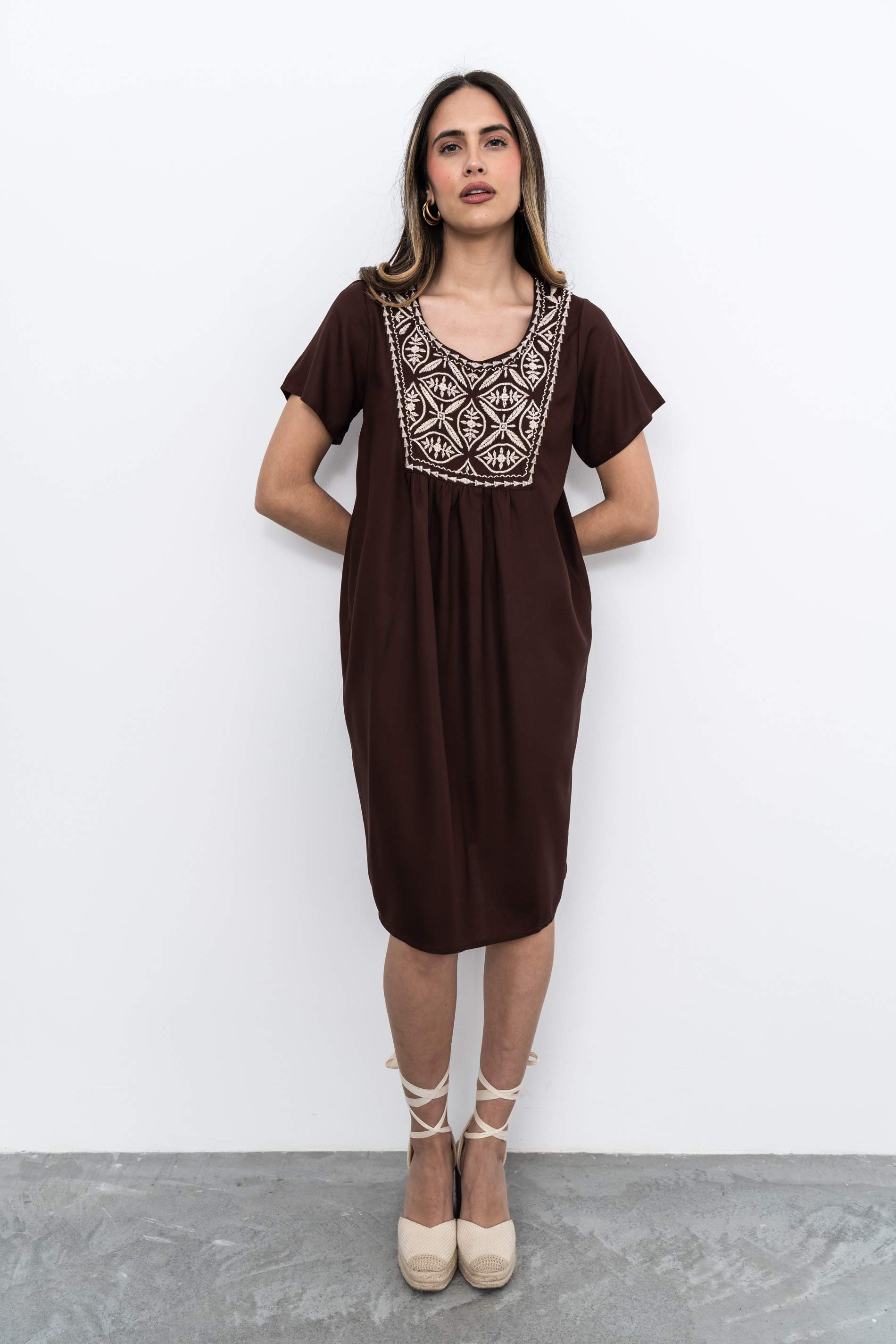 VESTIDO BORDADOS DELANTERO