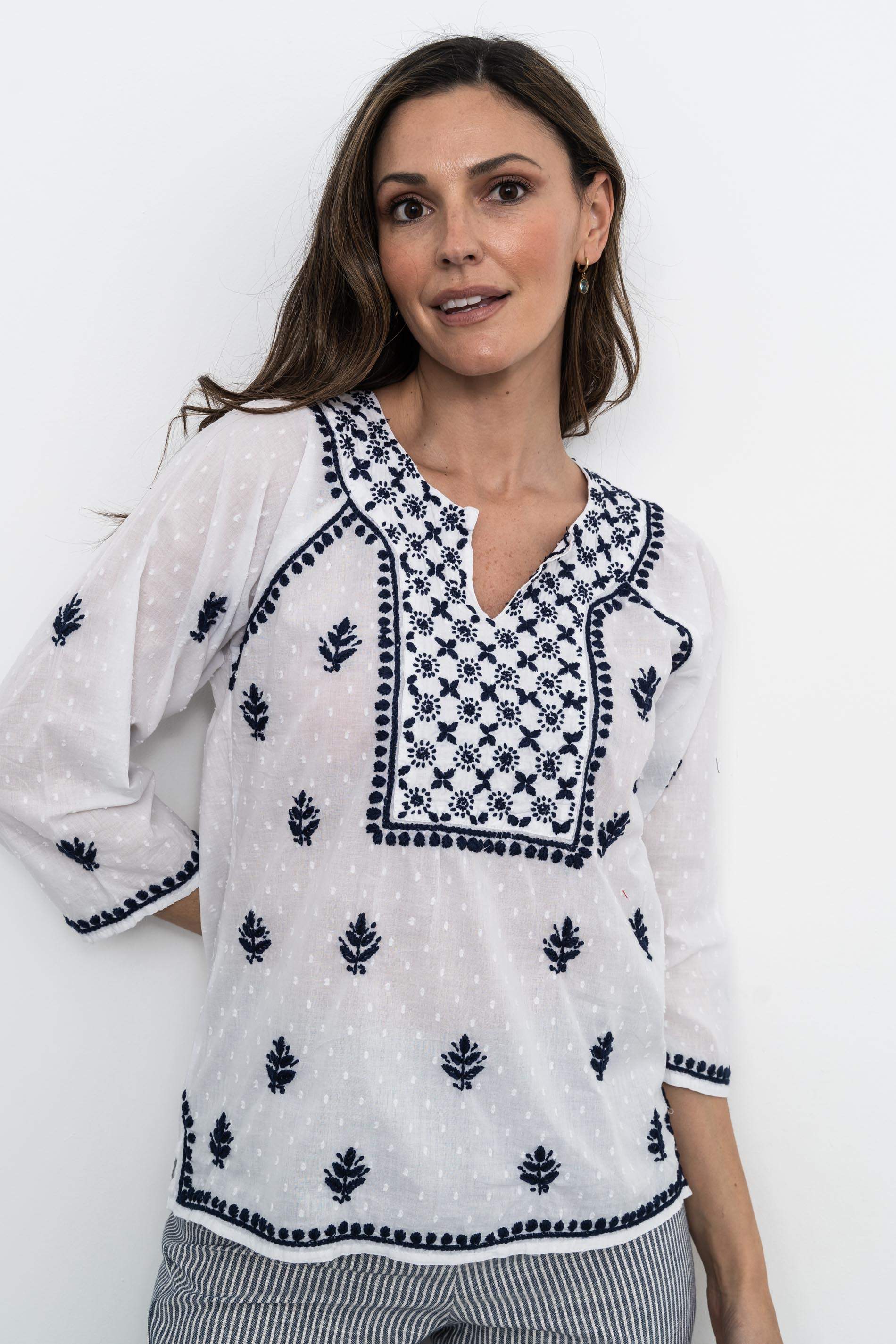 BLUSA BORDADOS CONTRASTE