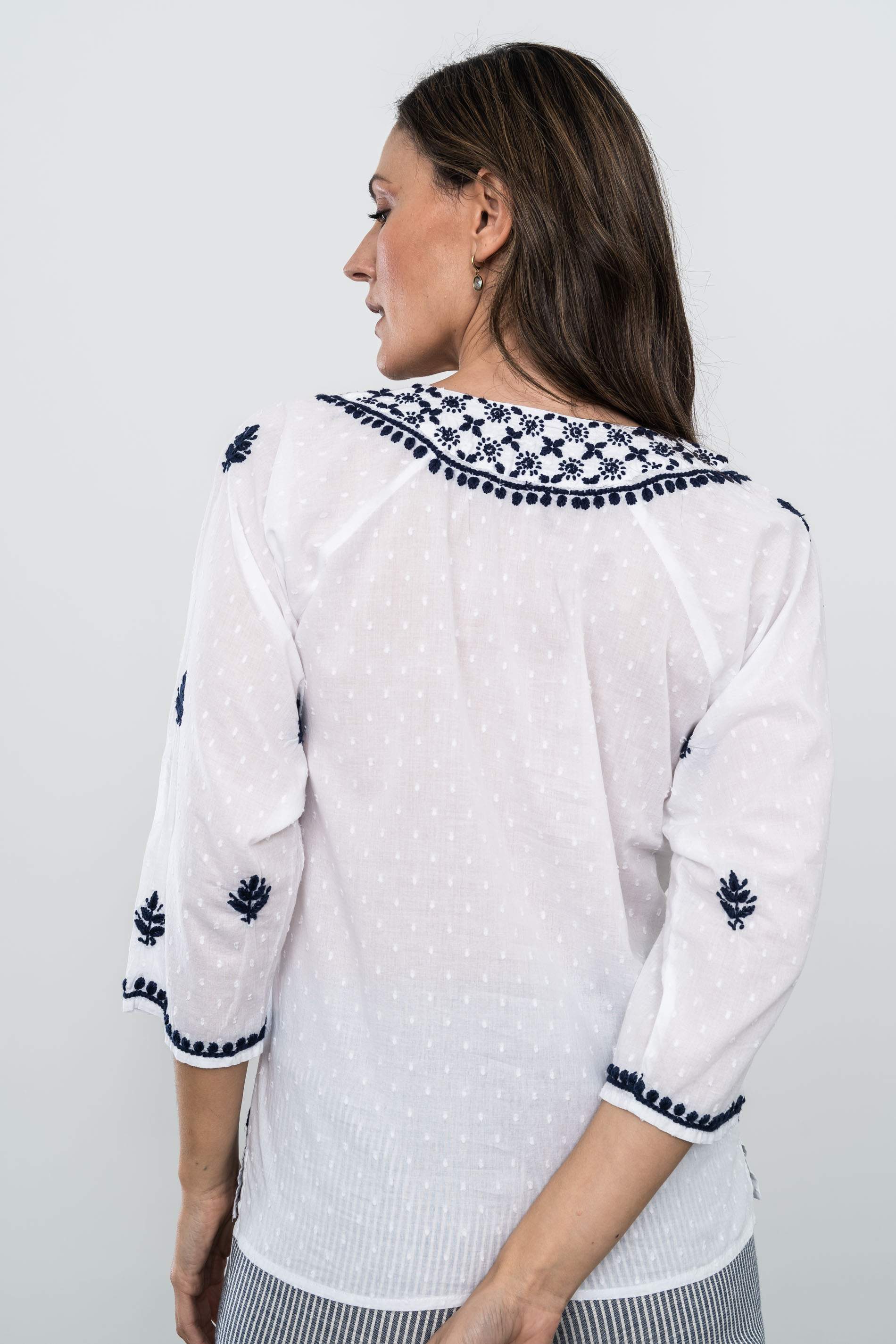 BLUSA BORDADOS CONTRASTE