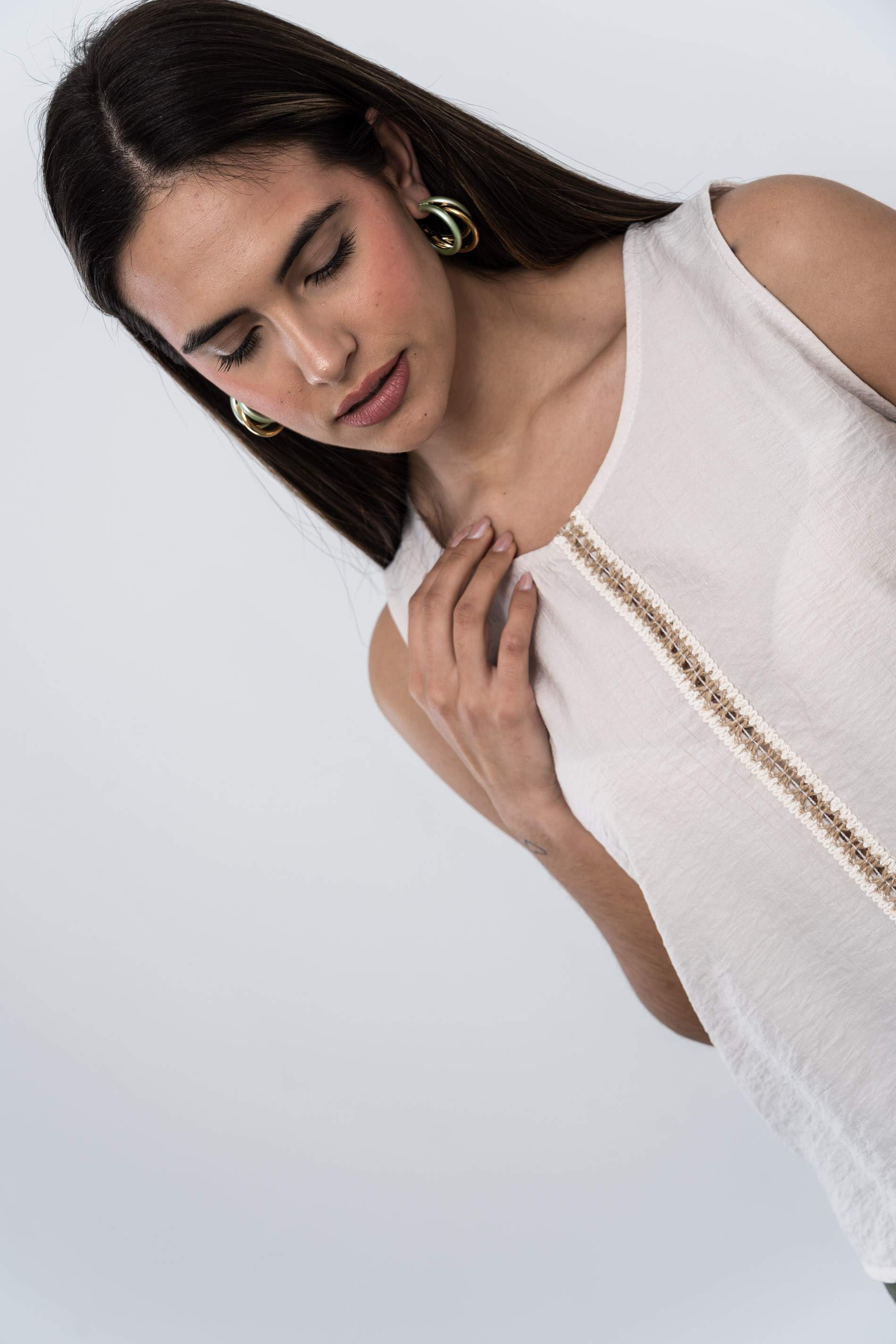 TOP DETALLE CUERDA BEIGE