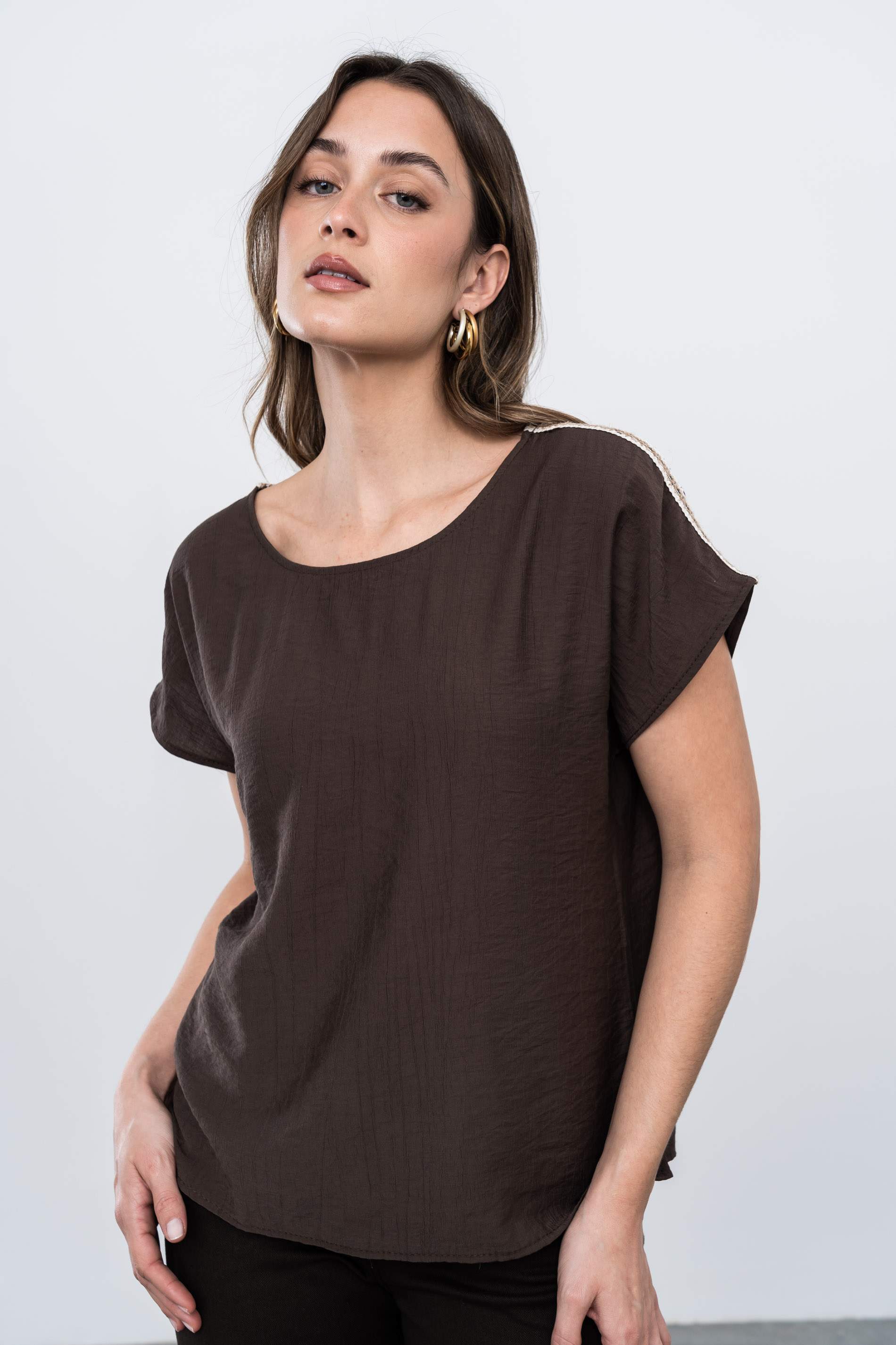 BLUSA DETALLE CUERDA CHOCOLATE