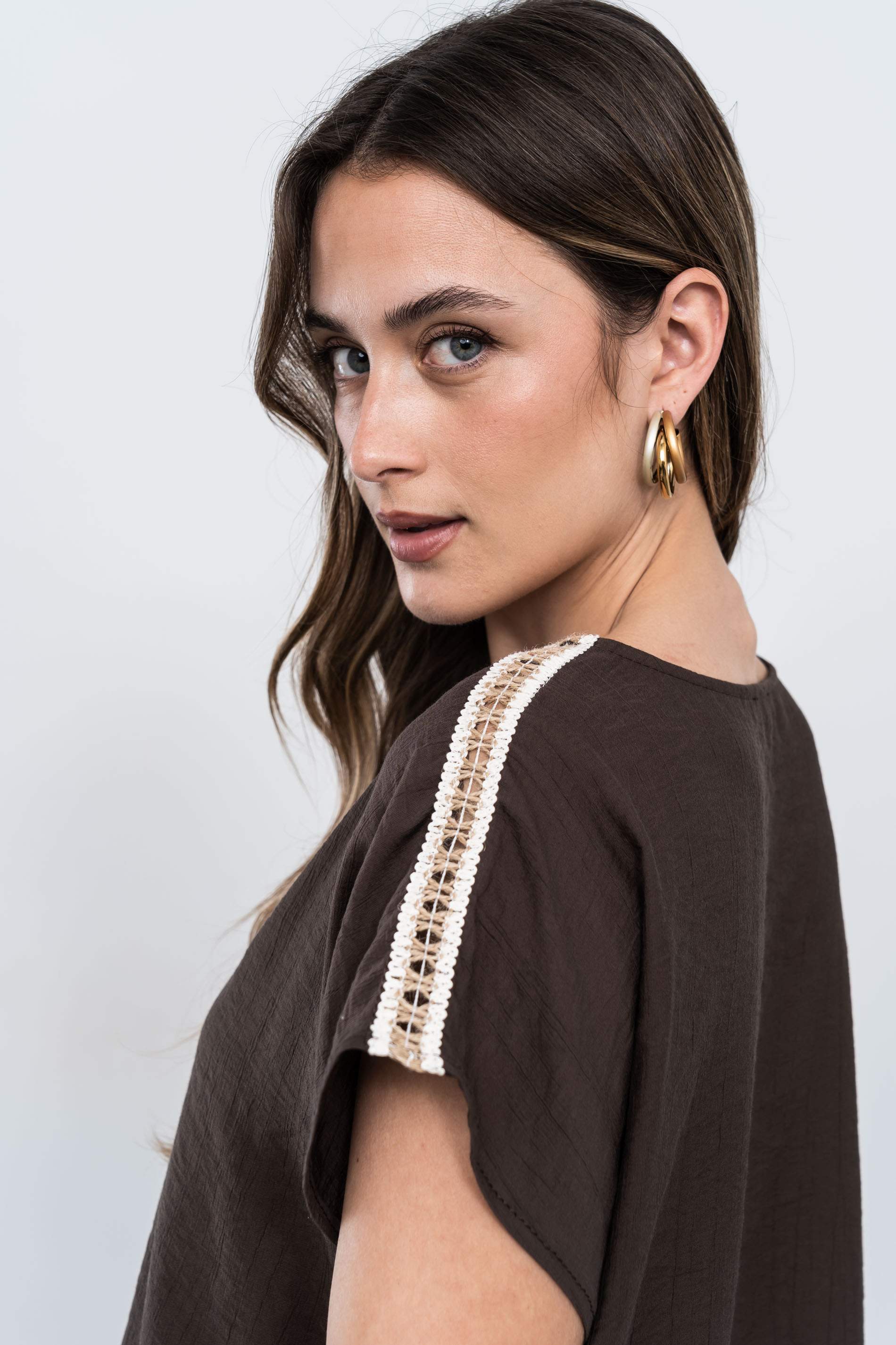 BLUSA DETALLE CUERDA CHOCOLATE