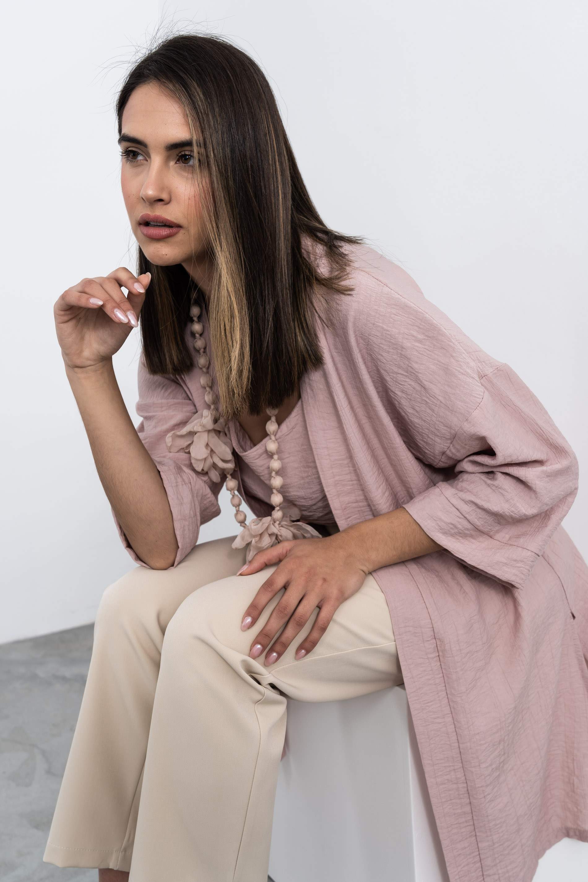 KIMONO LARGO ABERTURAS NUDE