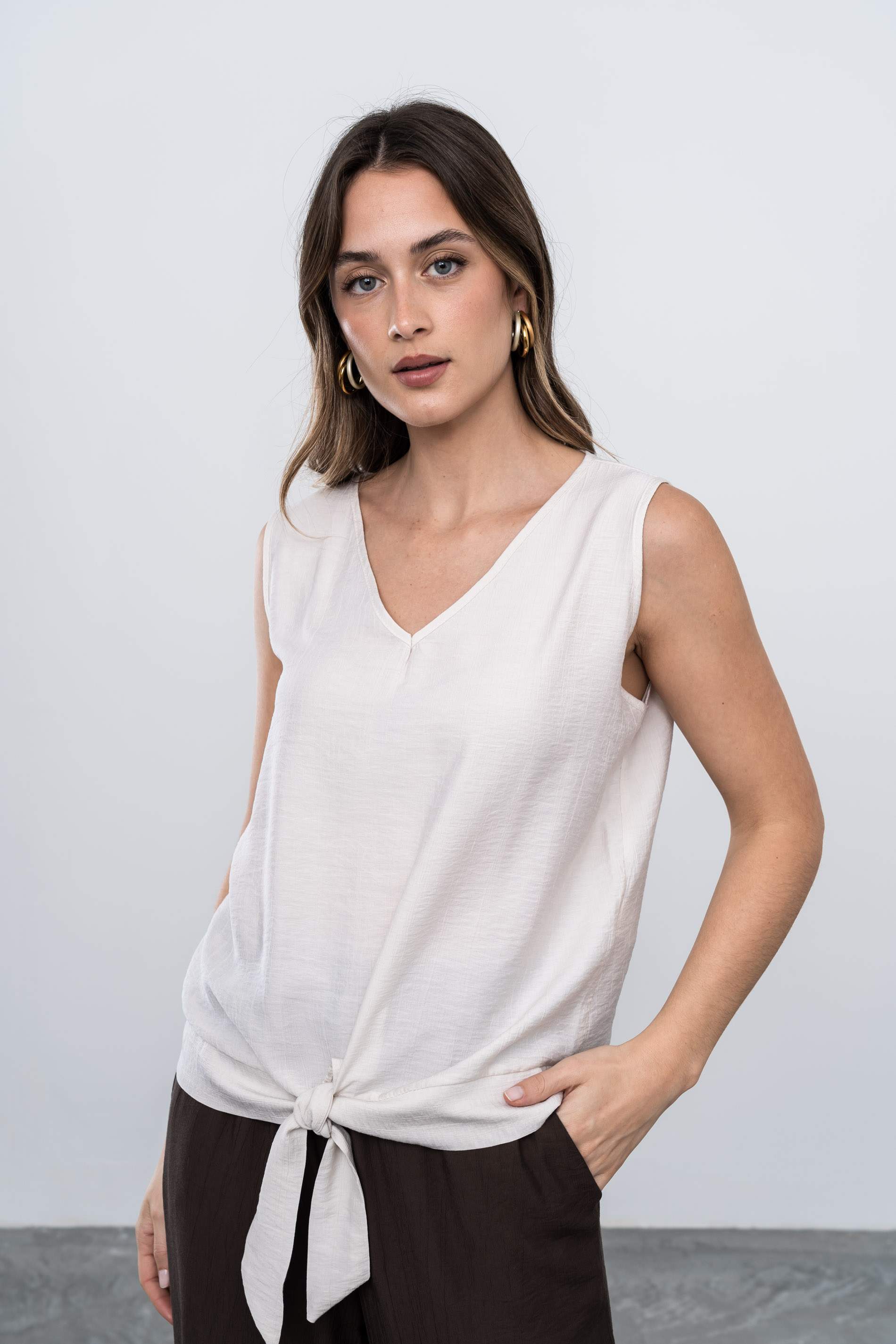 TOP DETALLE NUDO BEIGE