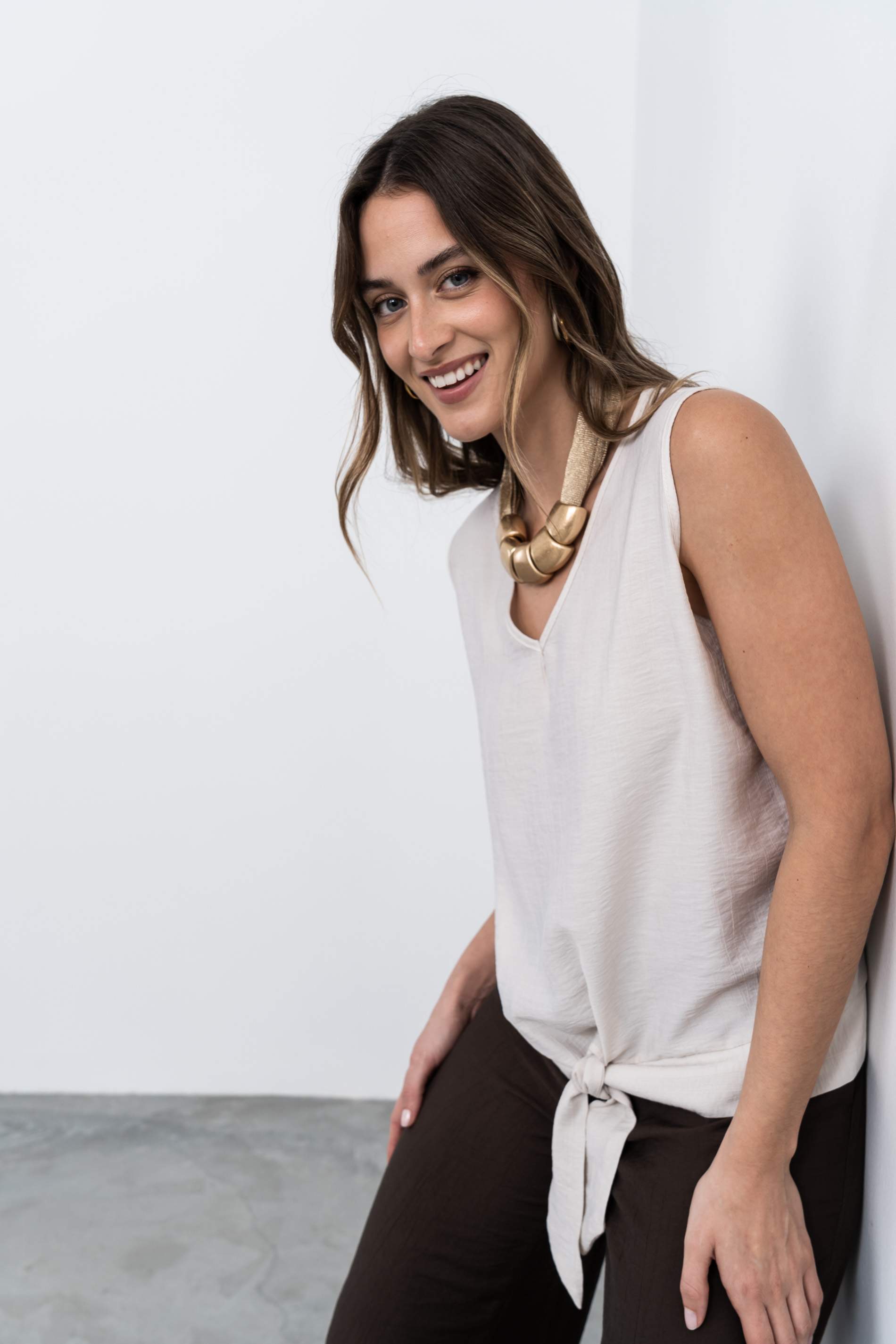 TOP DETALLE NUDO BEIGE