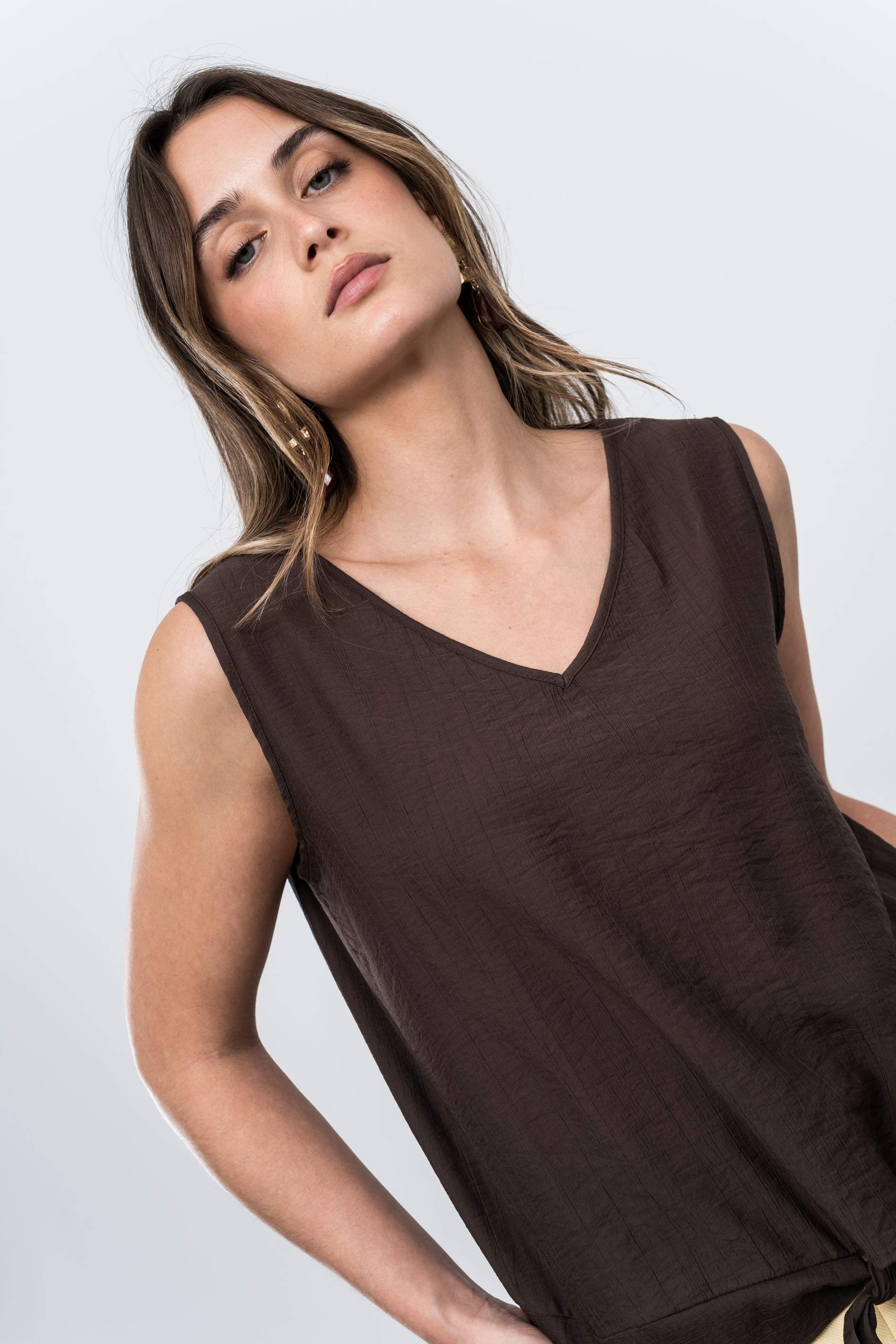 TOP DETALLE NUDO CHOCOLATE