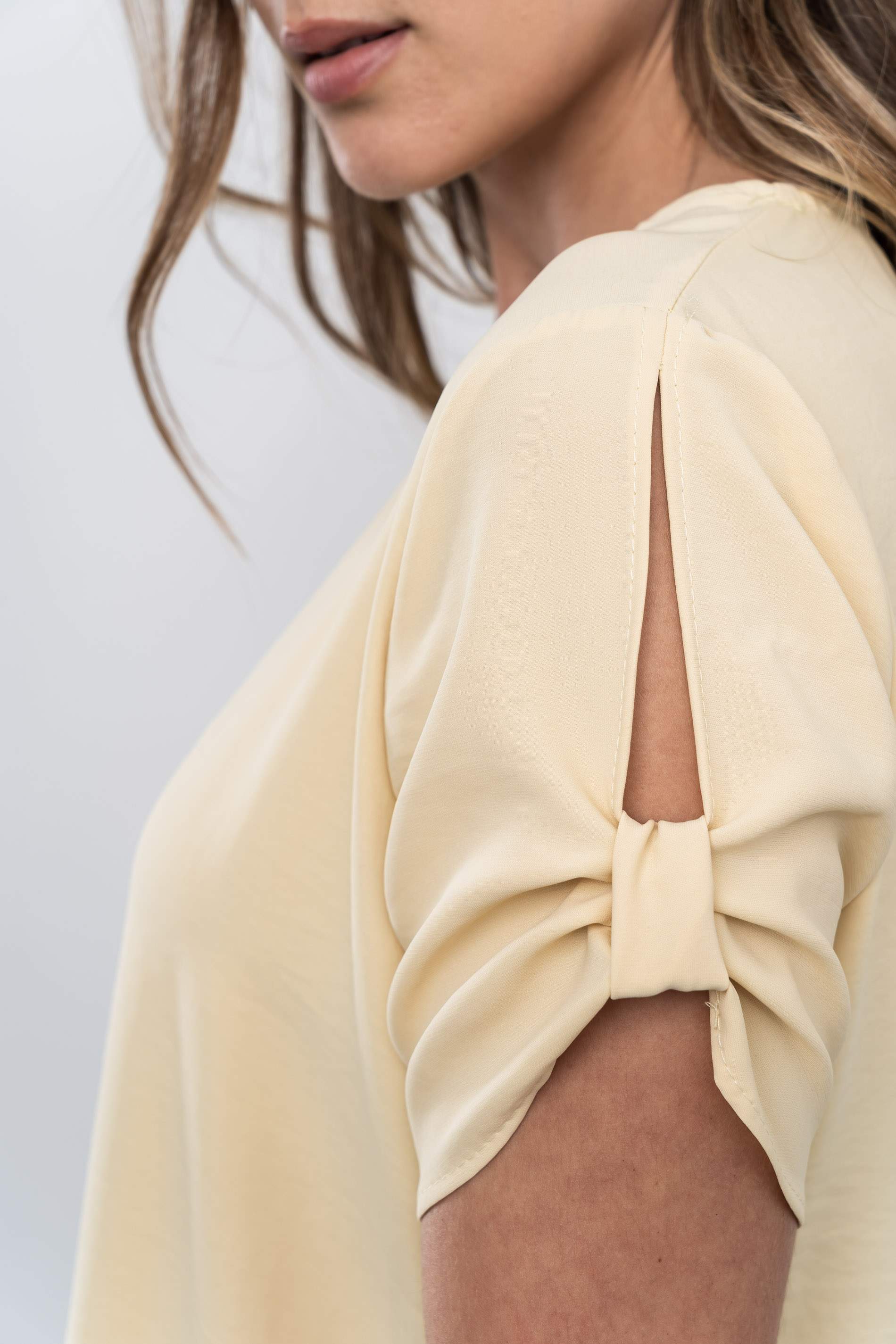 BLUSA MANGA CORTA RECOGIDA VAINILLA