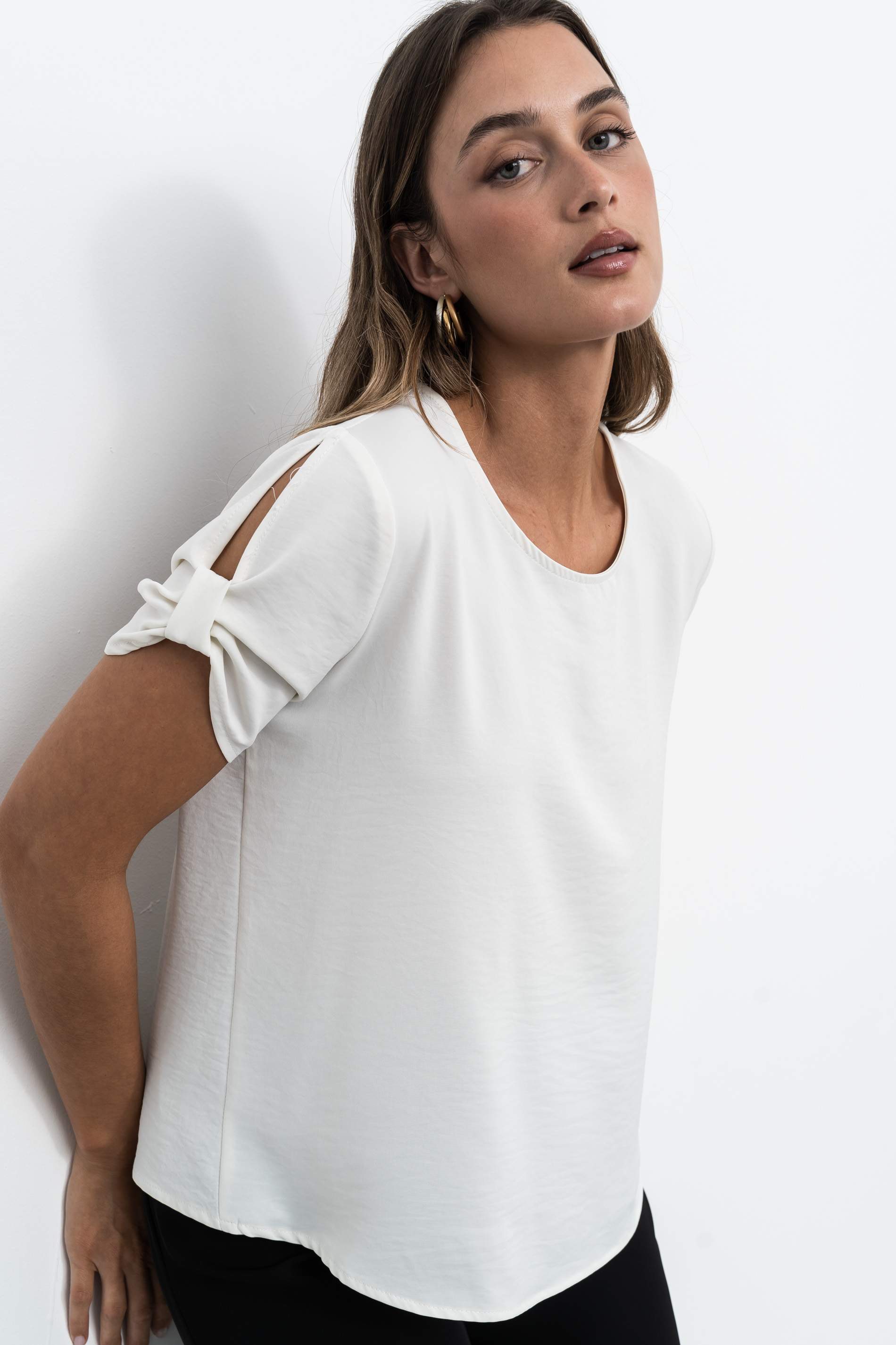 BLUSA MANGA CORTA RECOGIDA MARFIL