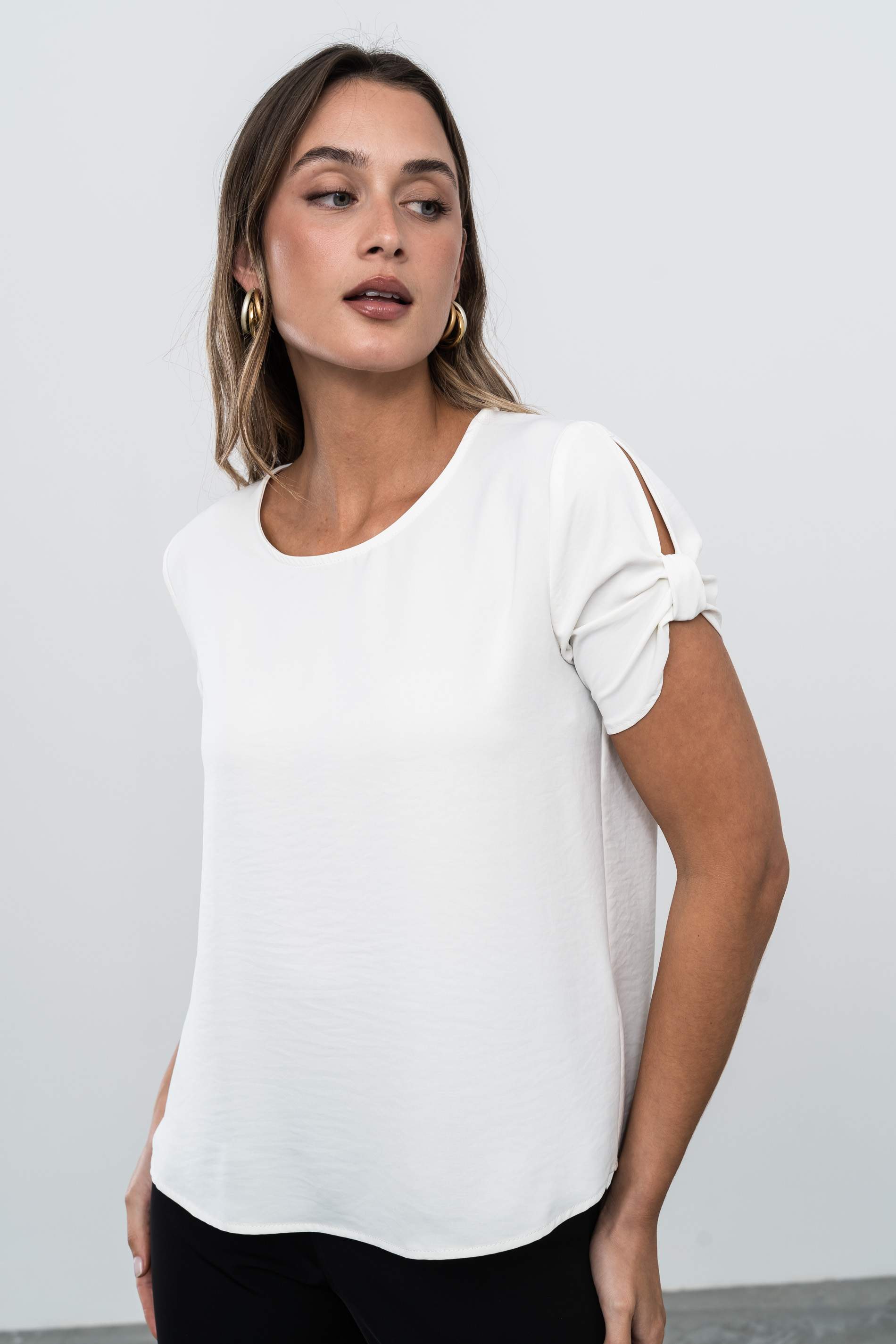 BLUSA MANGA CORTA RECOGIDA MARFIL