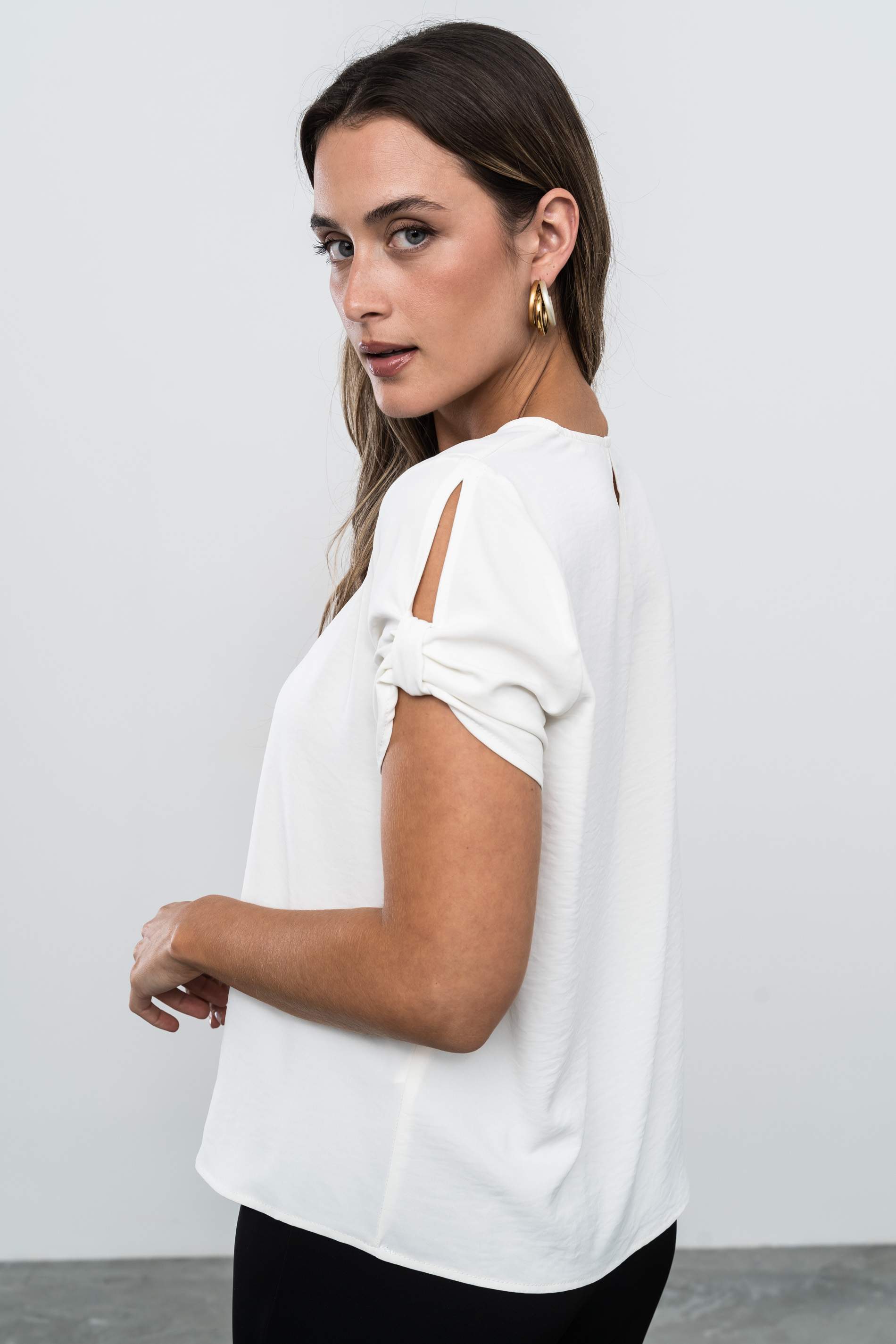 BLUSA MANGA CORTA RECOGIDA MARFIL