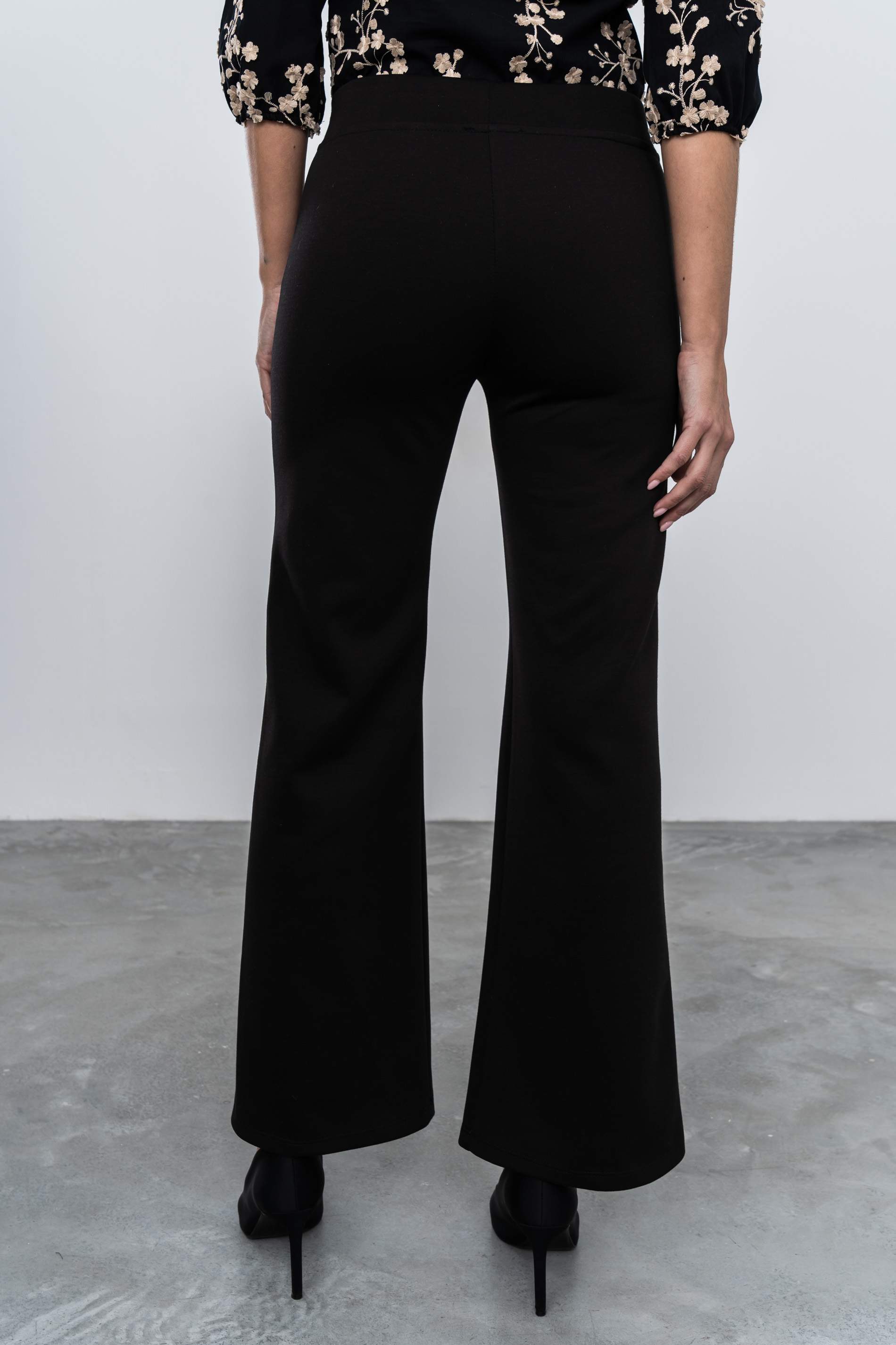 PANTALÓN RECTO NEGRO