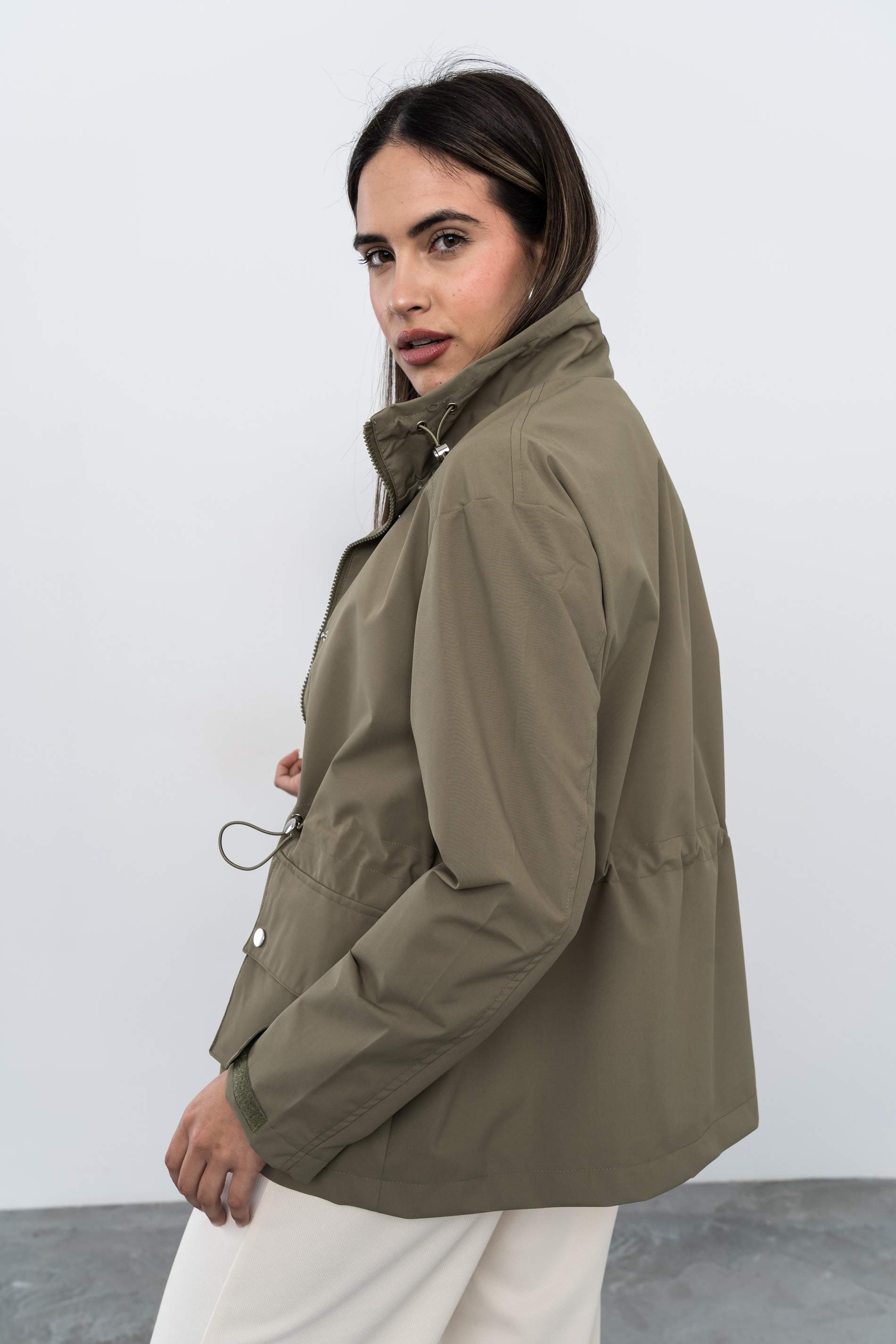 CORTAVIENTOS BOLSILLOS KAKI