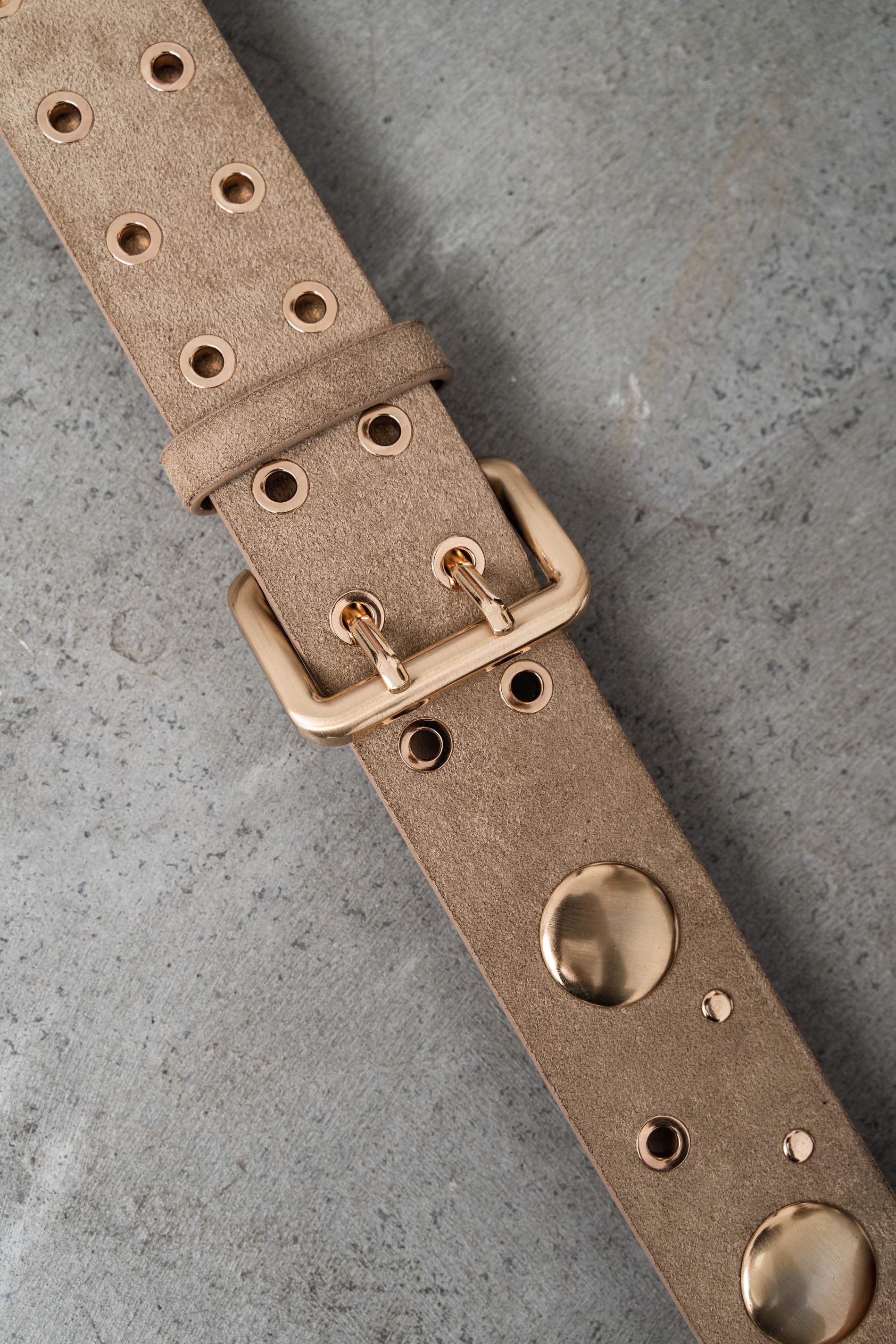 CINTURÓN EFECTO ANTE TACHAS TAUPE