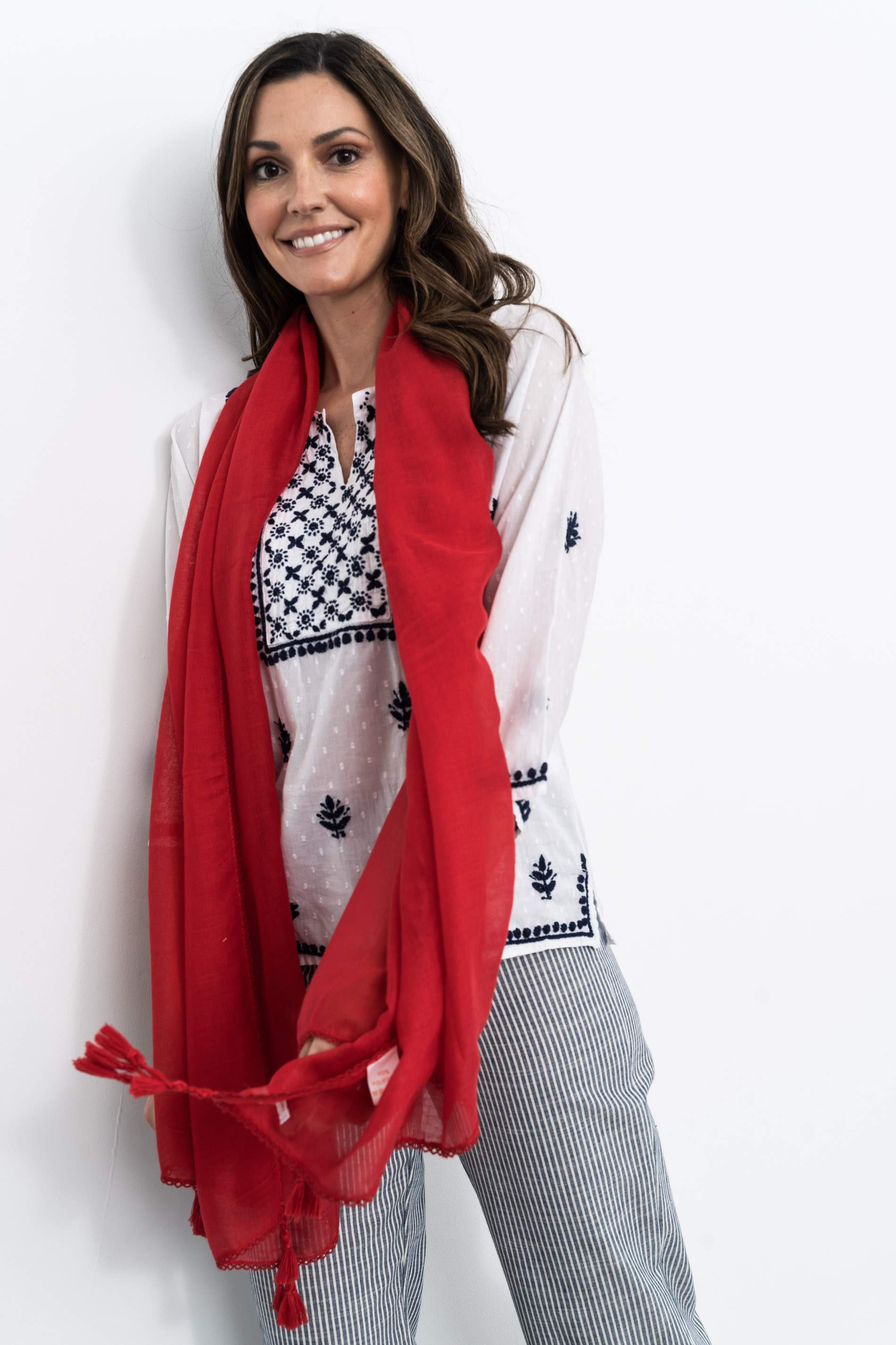 FOULARD POMPONES ROJO