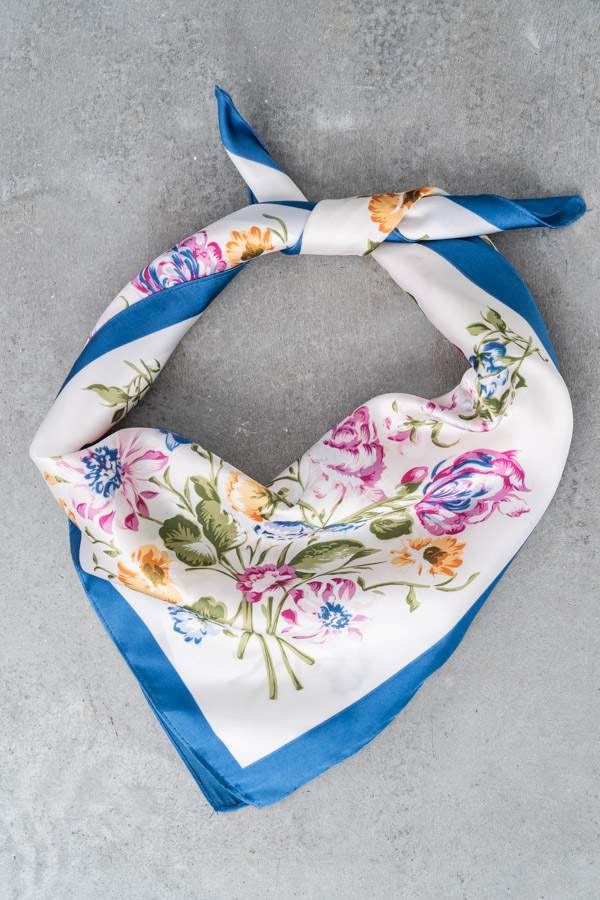 PAÑUELO EFECTO SEDA FLORAL