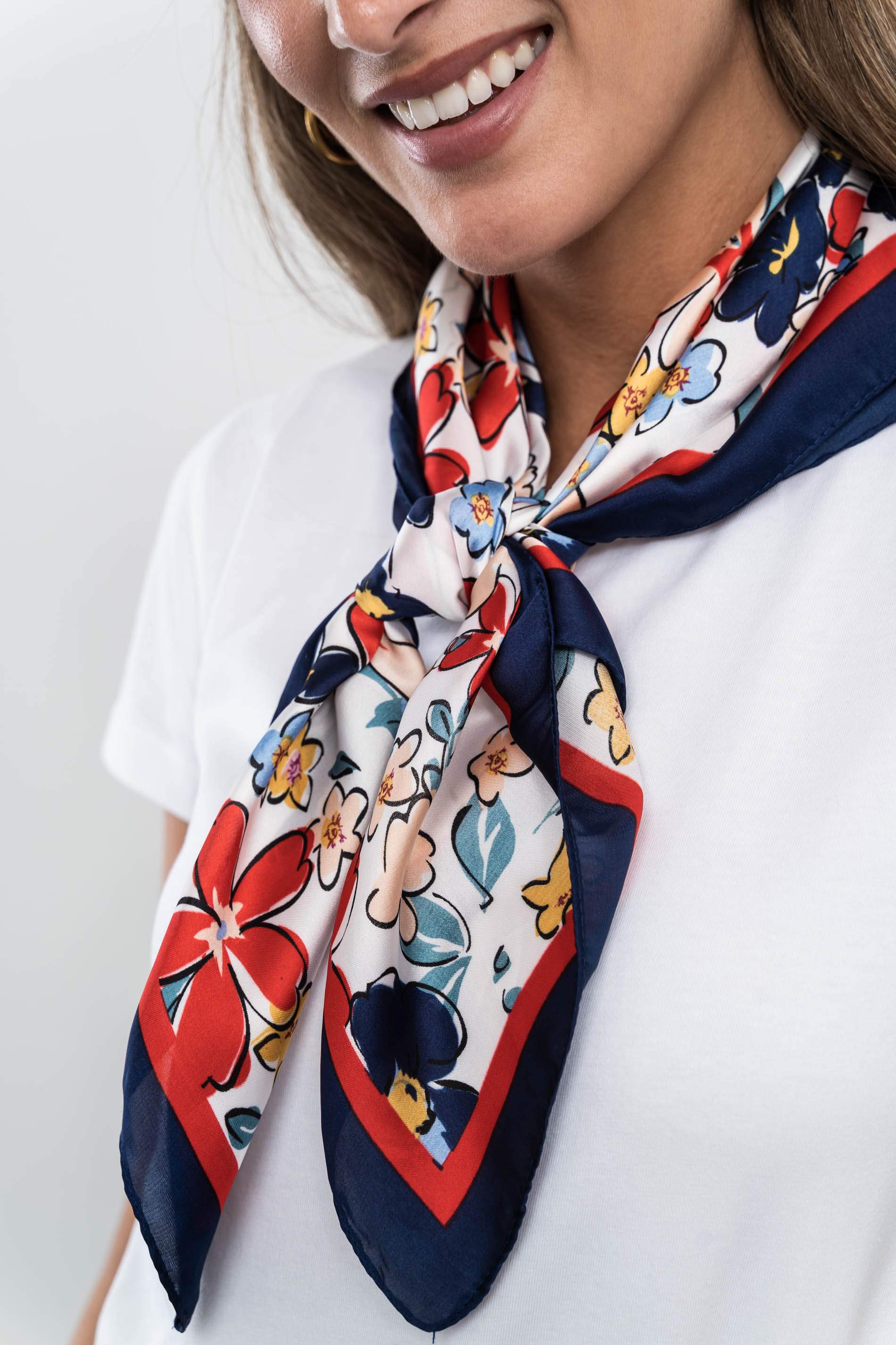 PAÑUELO EFECTO SEDA FLOR