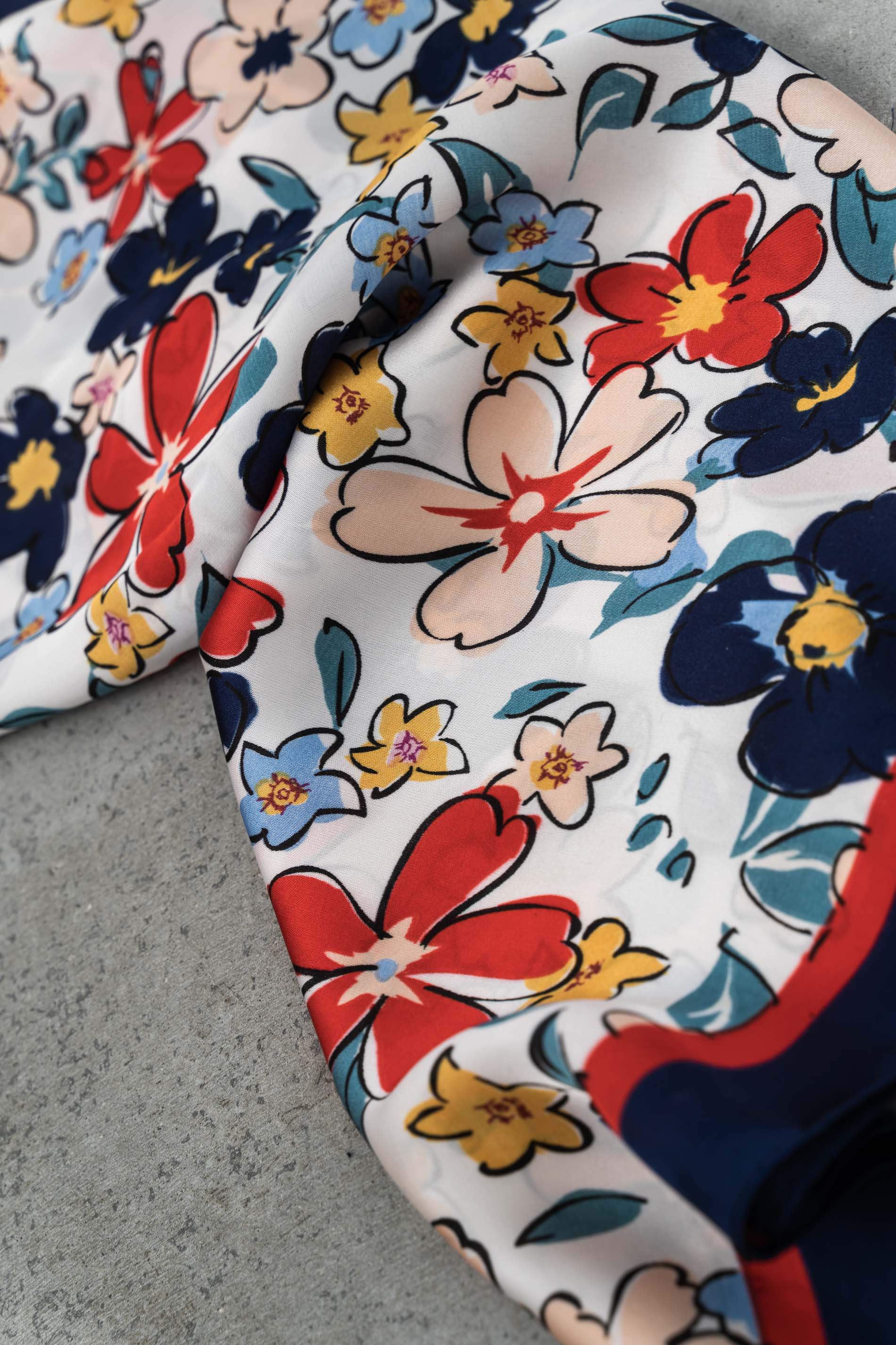 PAÑUELO EFECTO SEDA FLOR