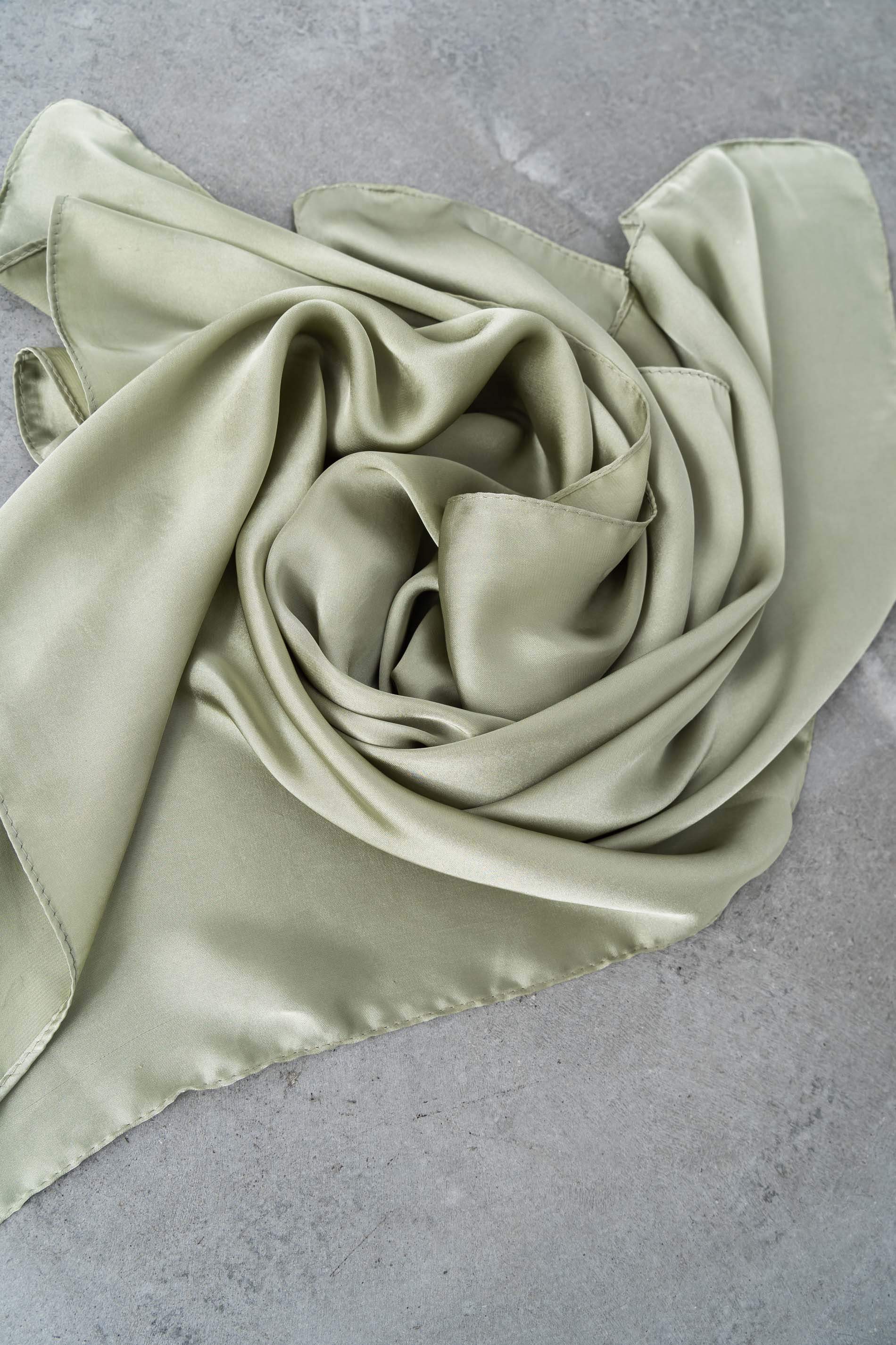 PAÑUELO EFECTO SEDA OLIVA