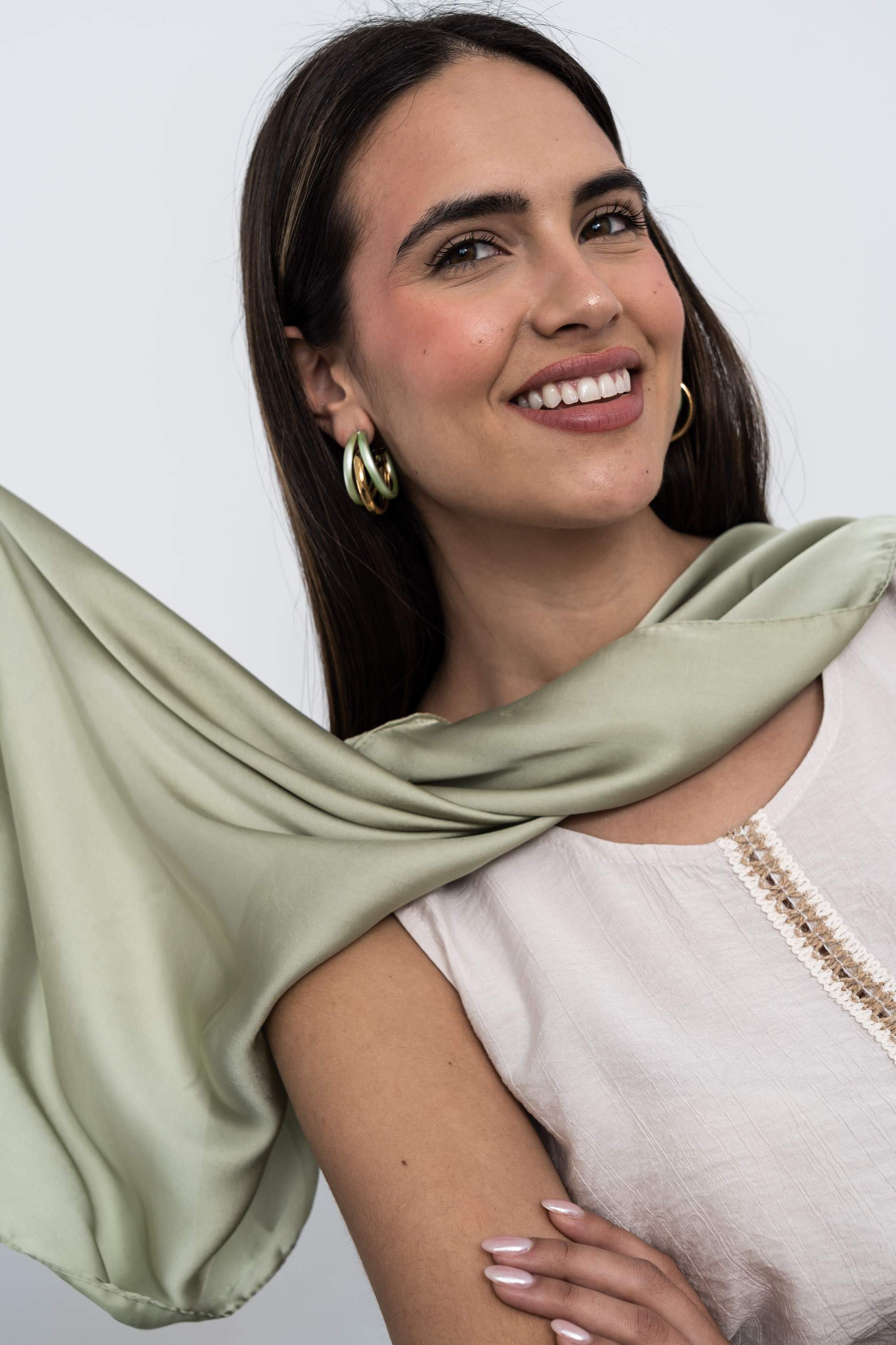 PAÑUELO EFECTO SEDA OLIVA