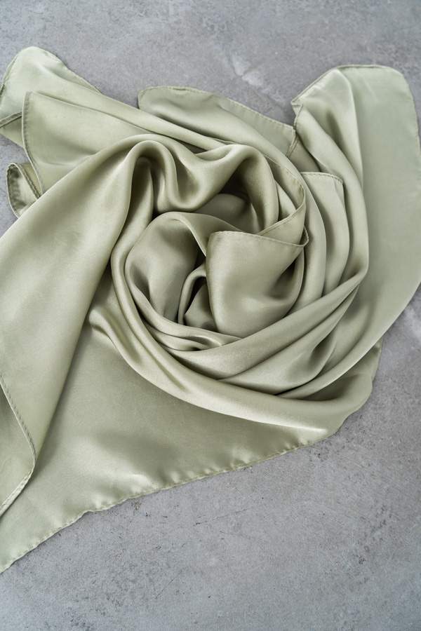 PAÑUELO EFECTO SEDA OLIVA