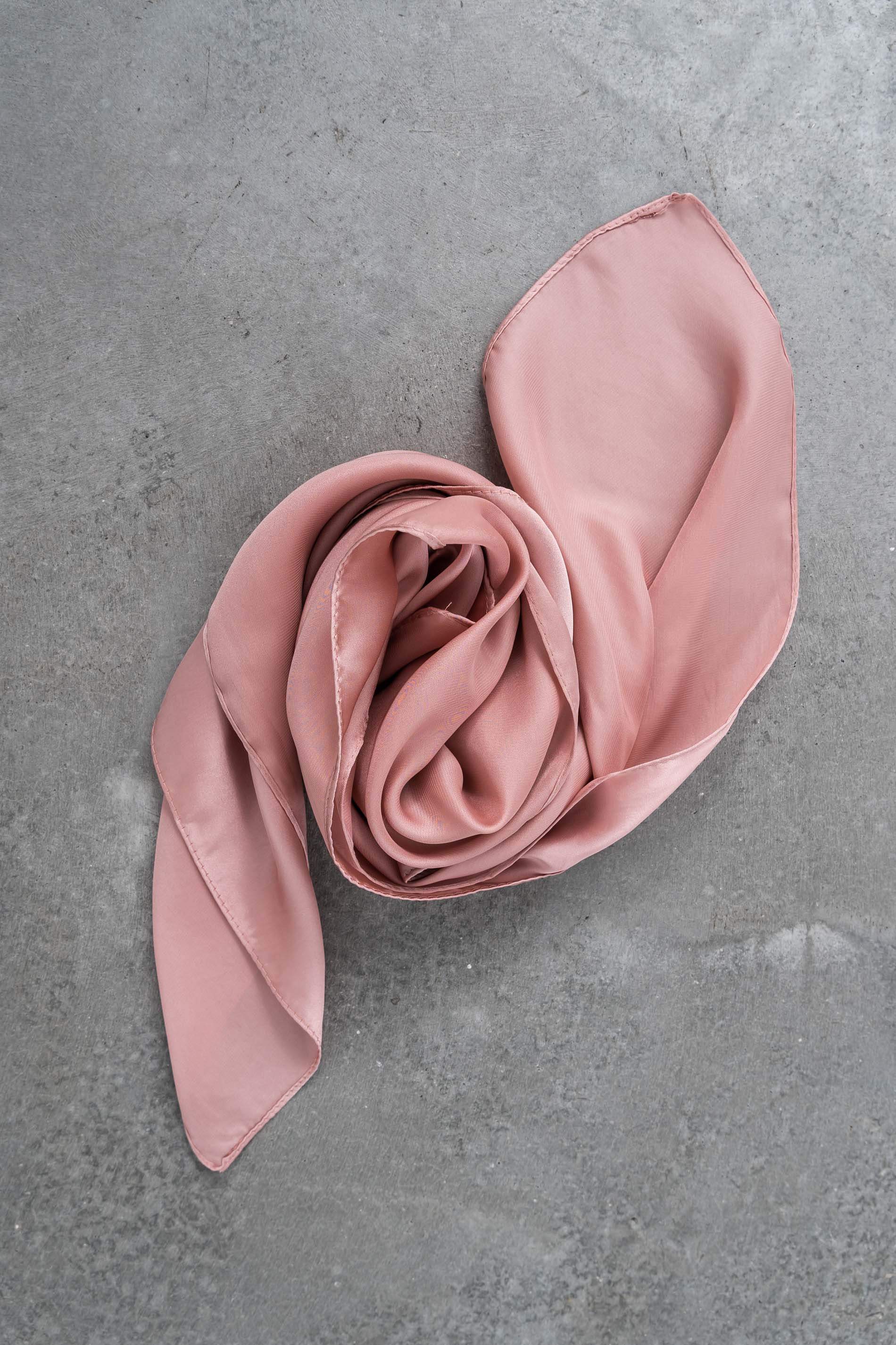 PAÑUELO EFECTO SEDA ROSA