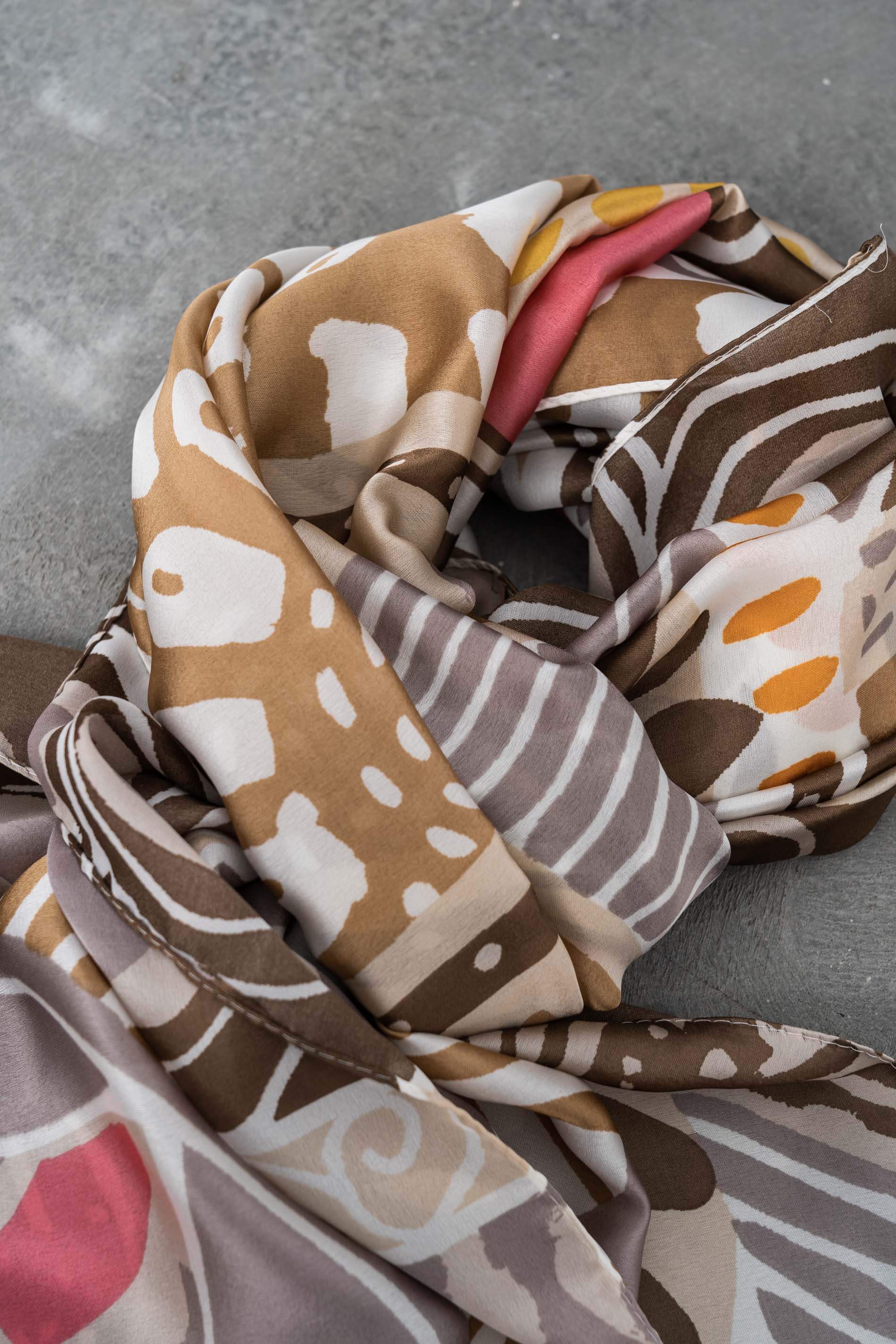 FOULARD EFECTO SEDA MOSAICO BEIGE