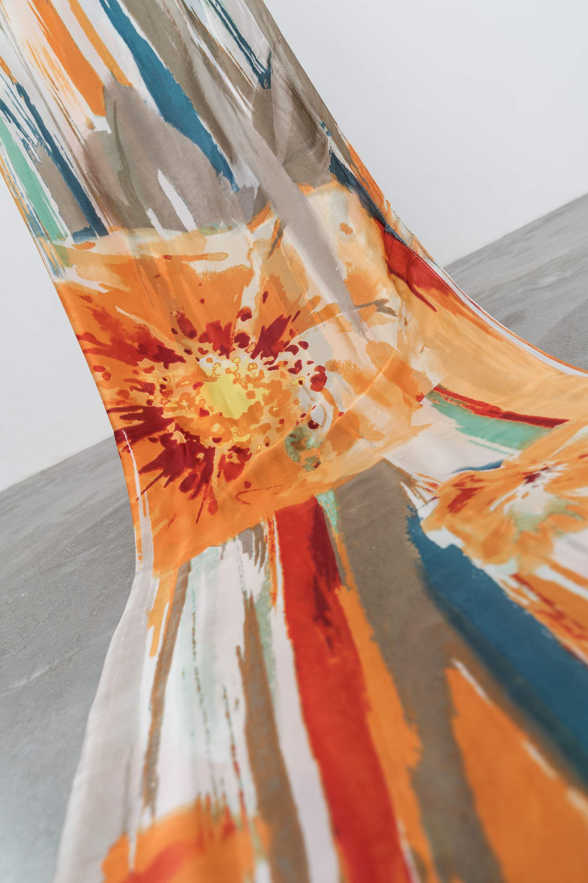 FOULARD EFECTO SEDA PINCELADAS MOSTAZA