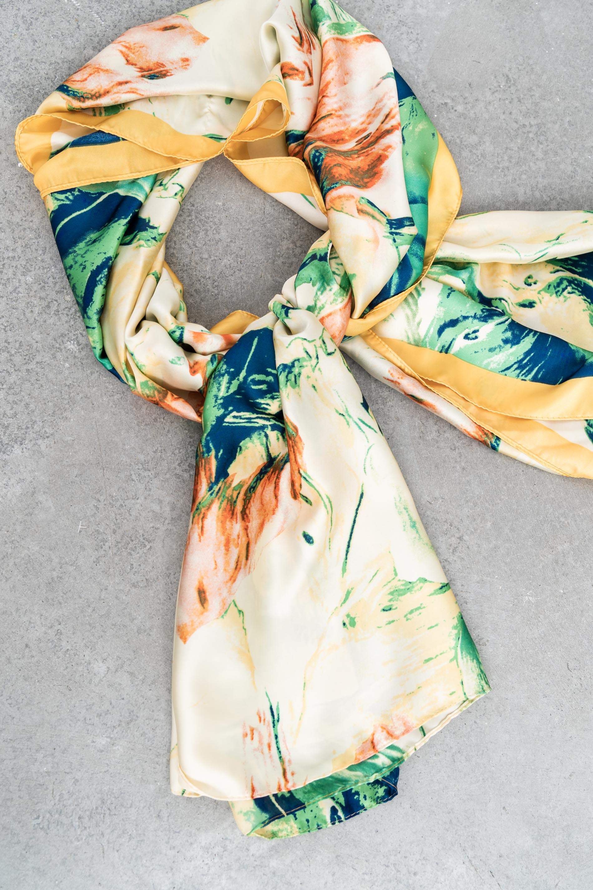 FOULARD EFECTO SEDA HOJAS AMARILLO