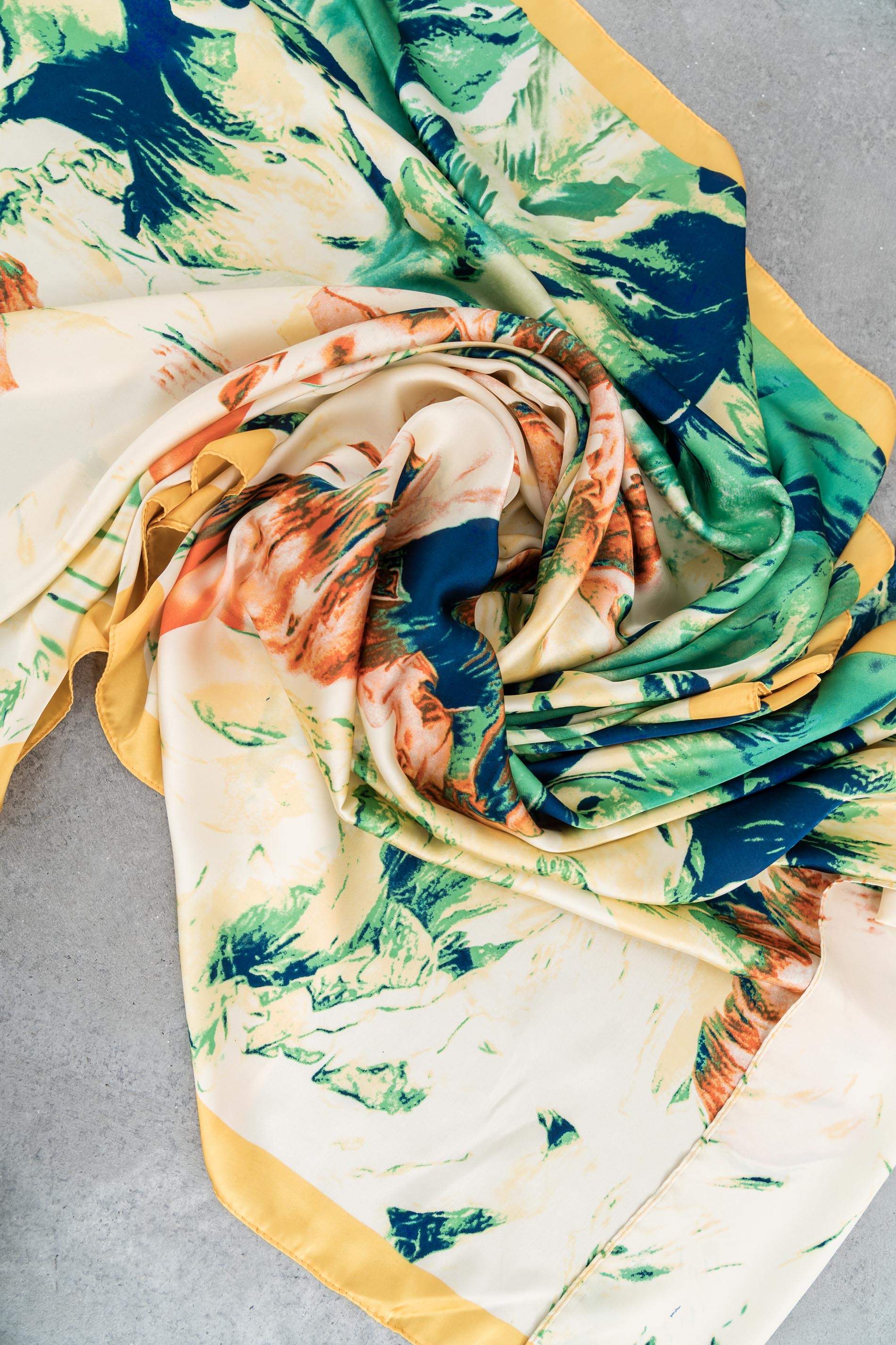 FOULARD EFECTO SEDA HOJAS AMARILLO