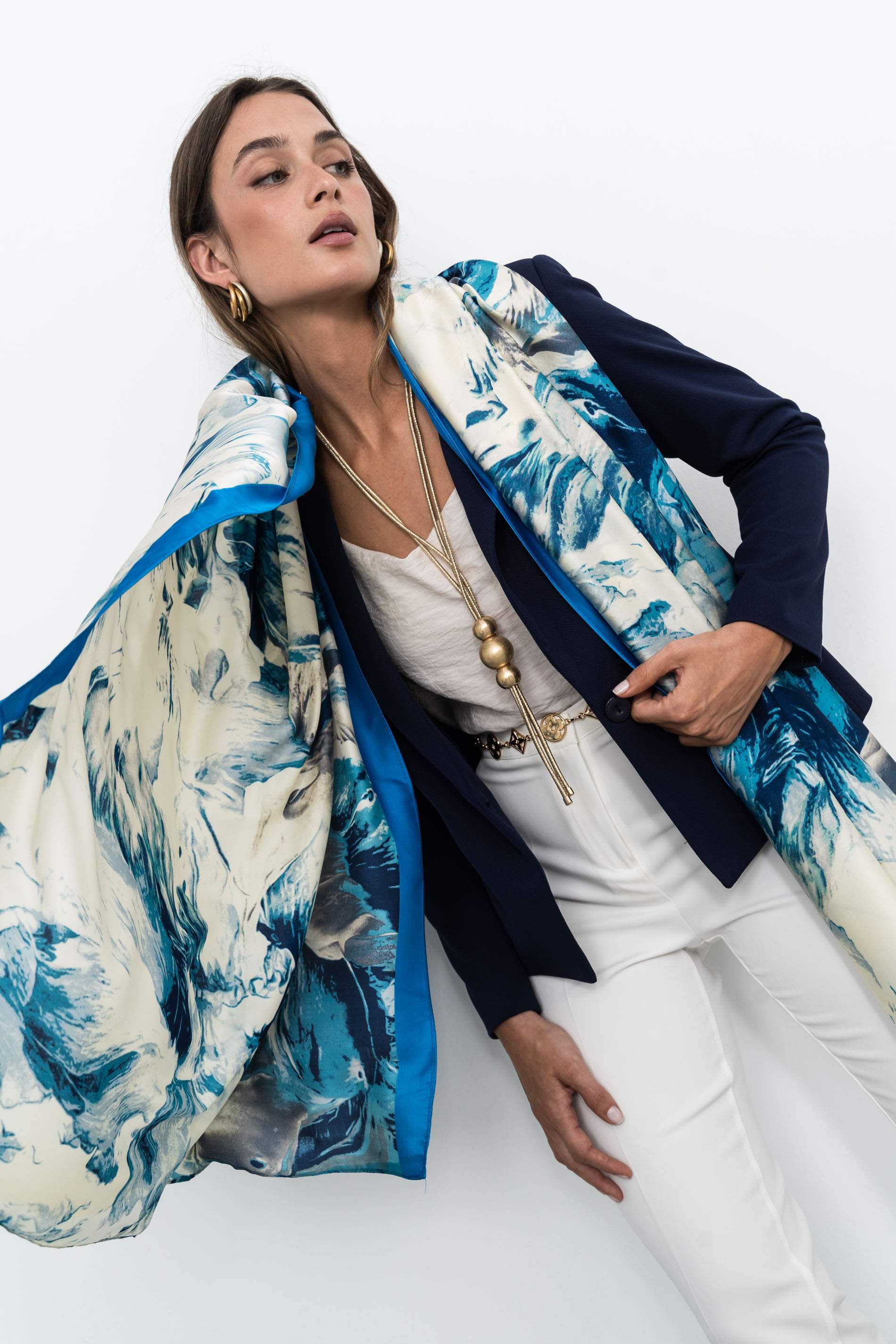 FOULARD EFECTO SEDA HOJAS AZUL