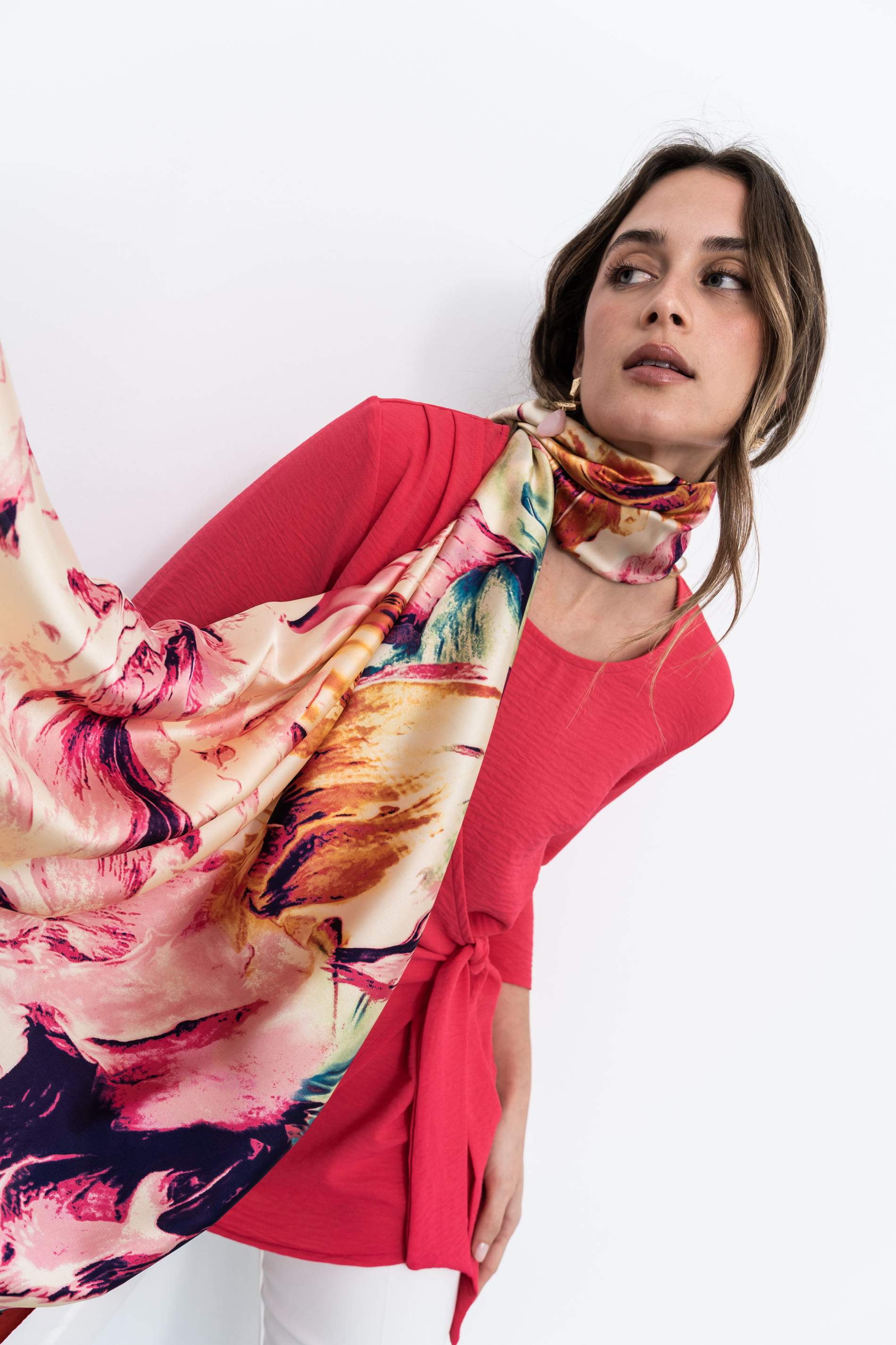 FOULARD EFECTO SEDA HOJAS ROJO