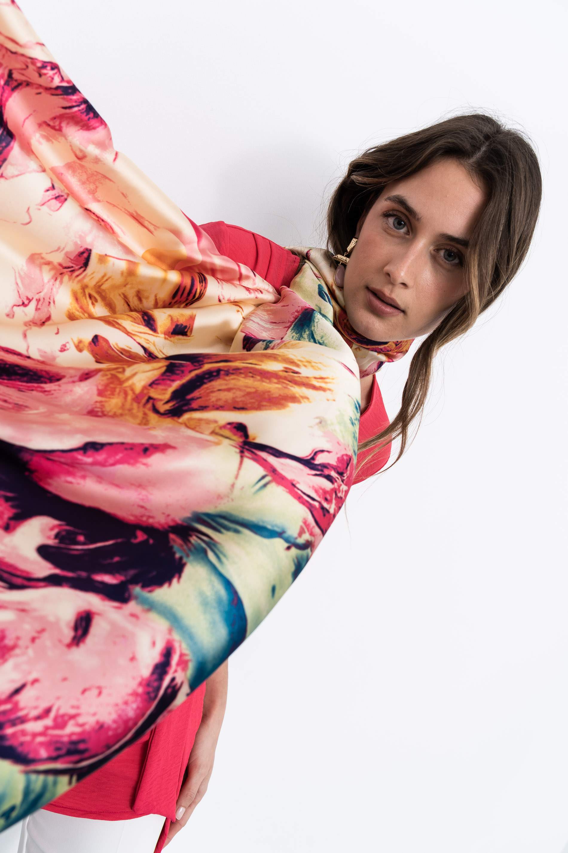 FOULARD EFECTO SEDA HOJAS ROJO