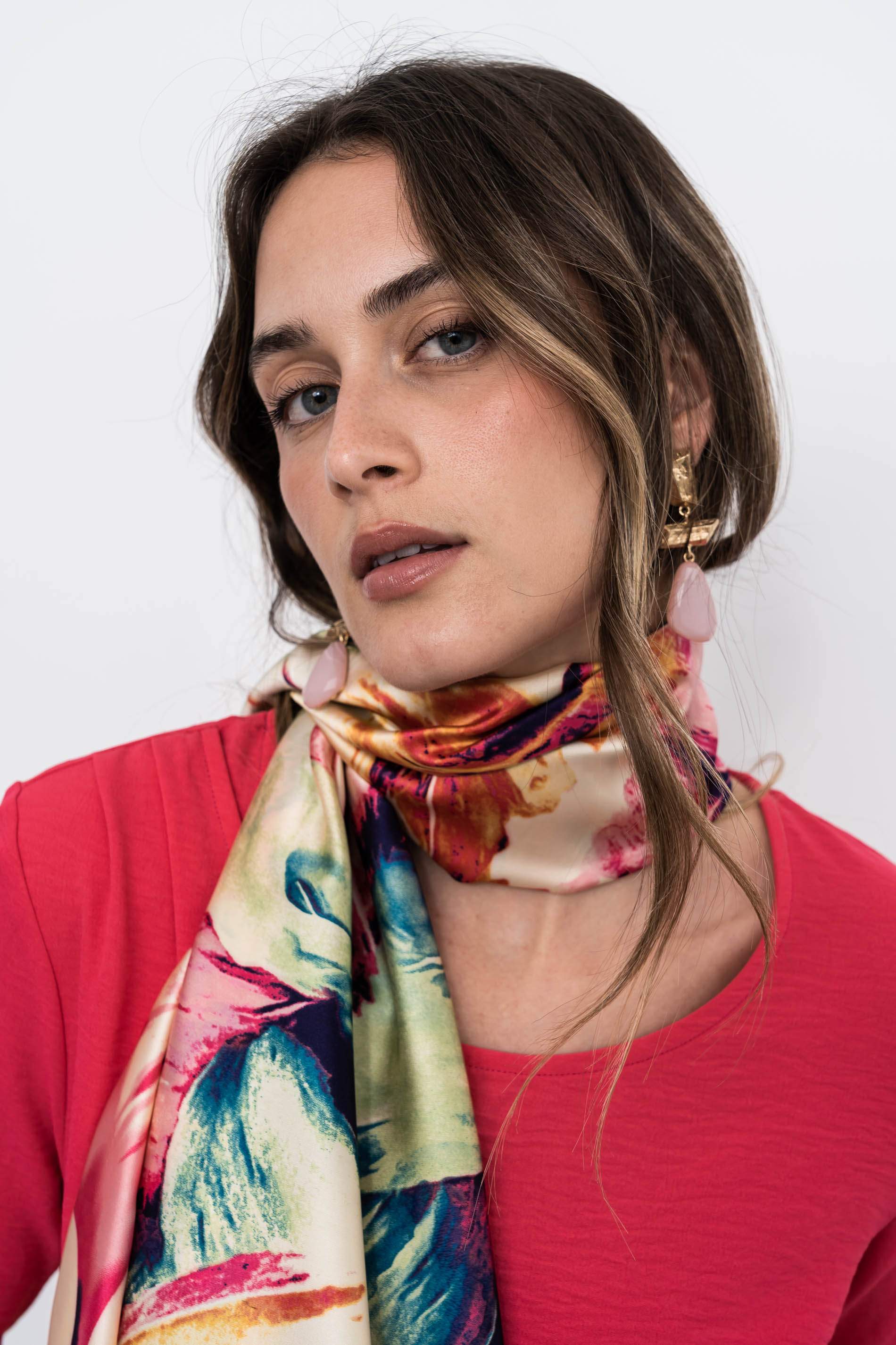 FOULARD EFECTO SEDA HOJAS ROJO