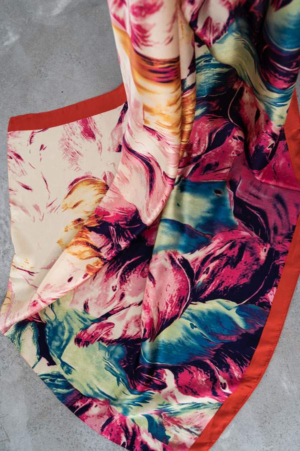 FOULARD EFECTO SEDA HOJAS ROJO