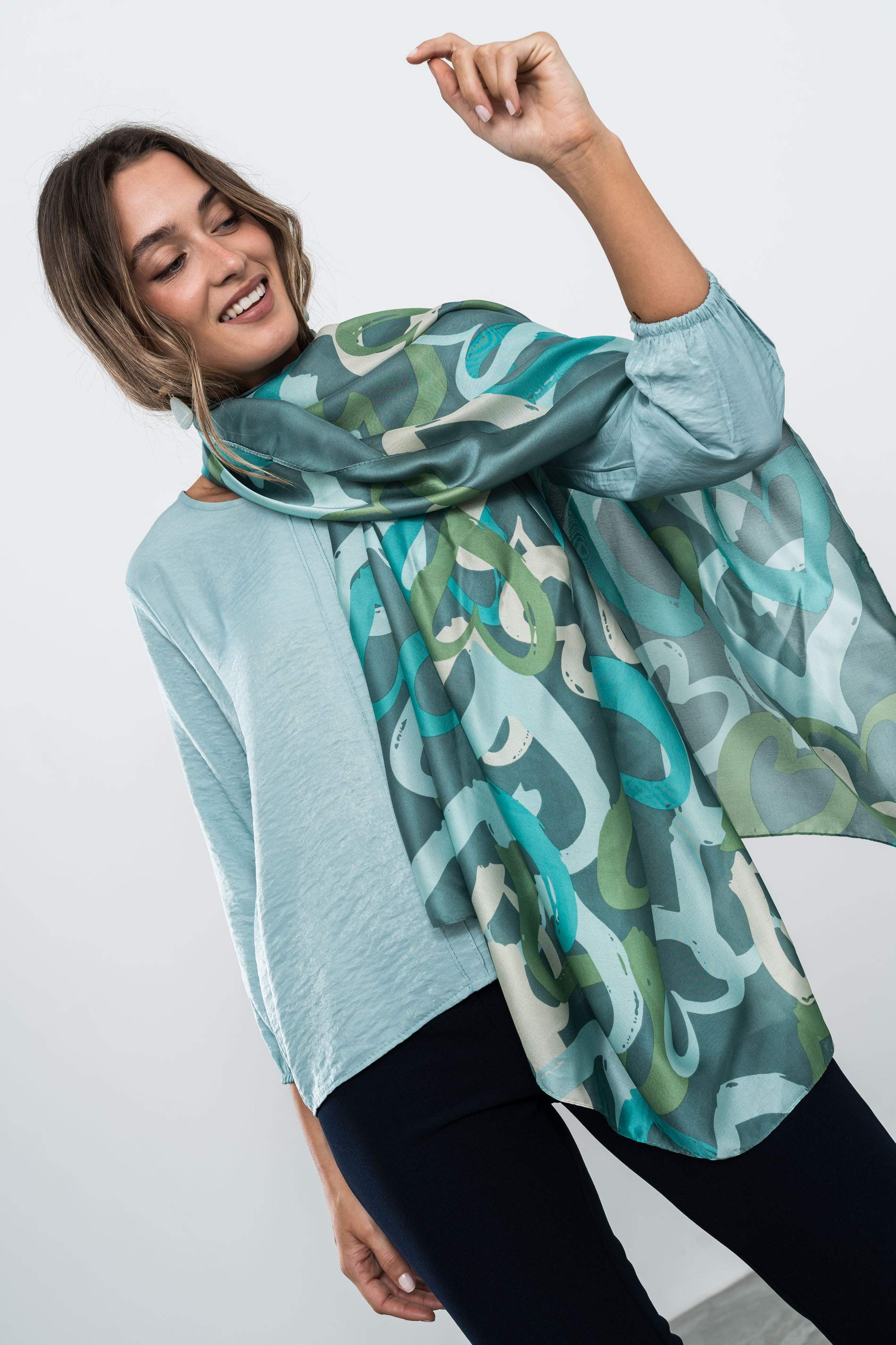 FOULARD EFECTO SEDA CORAZONES VERDE