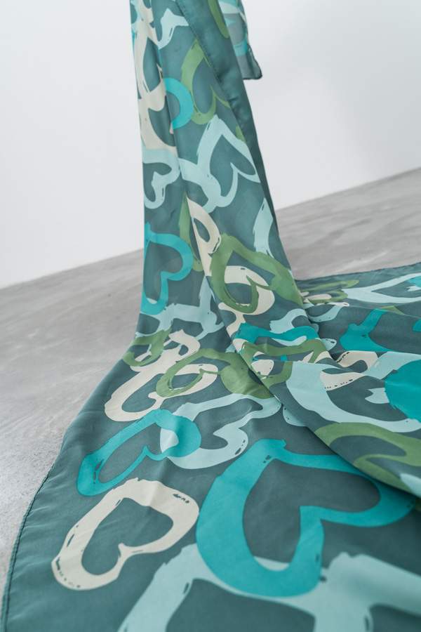 FOULARD EFECTO SEDA CORAZONES VERDE