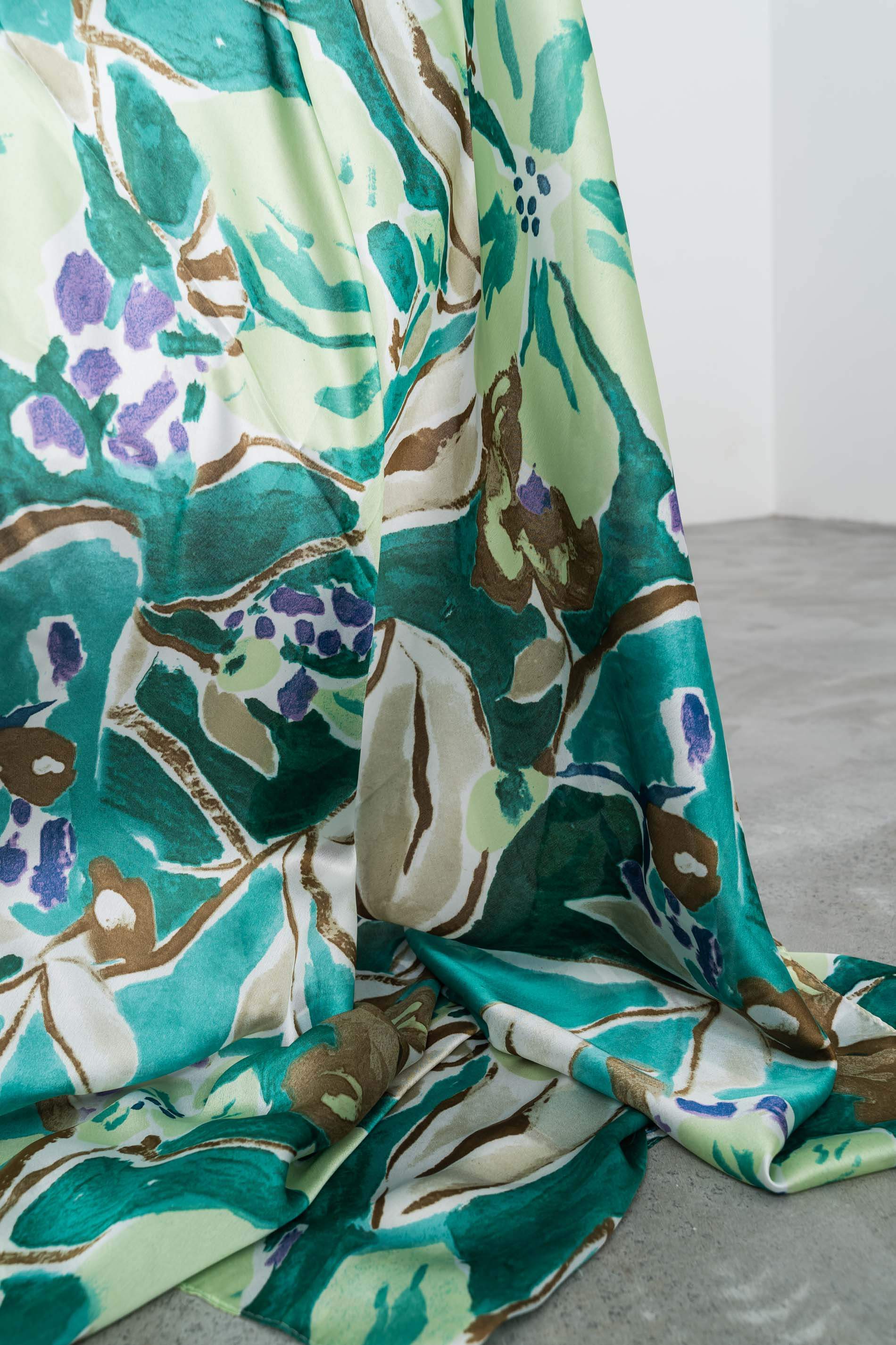 FOULARD EFECTO SEDA FLORAL VERDE