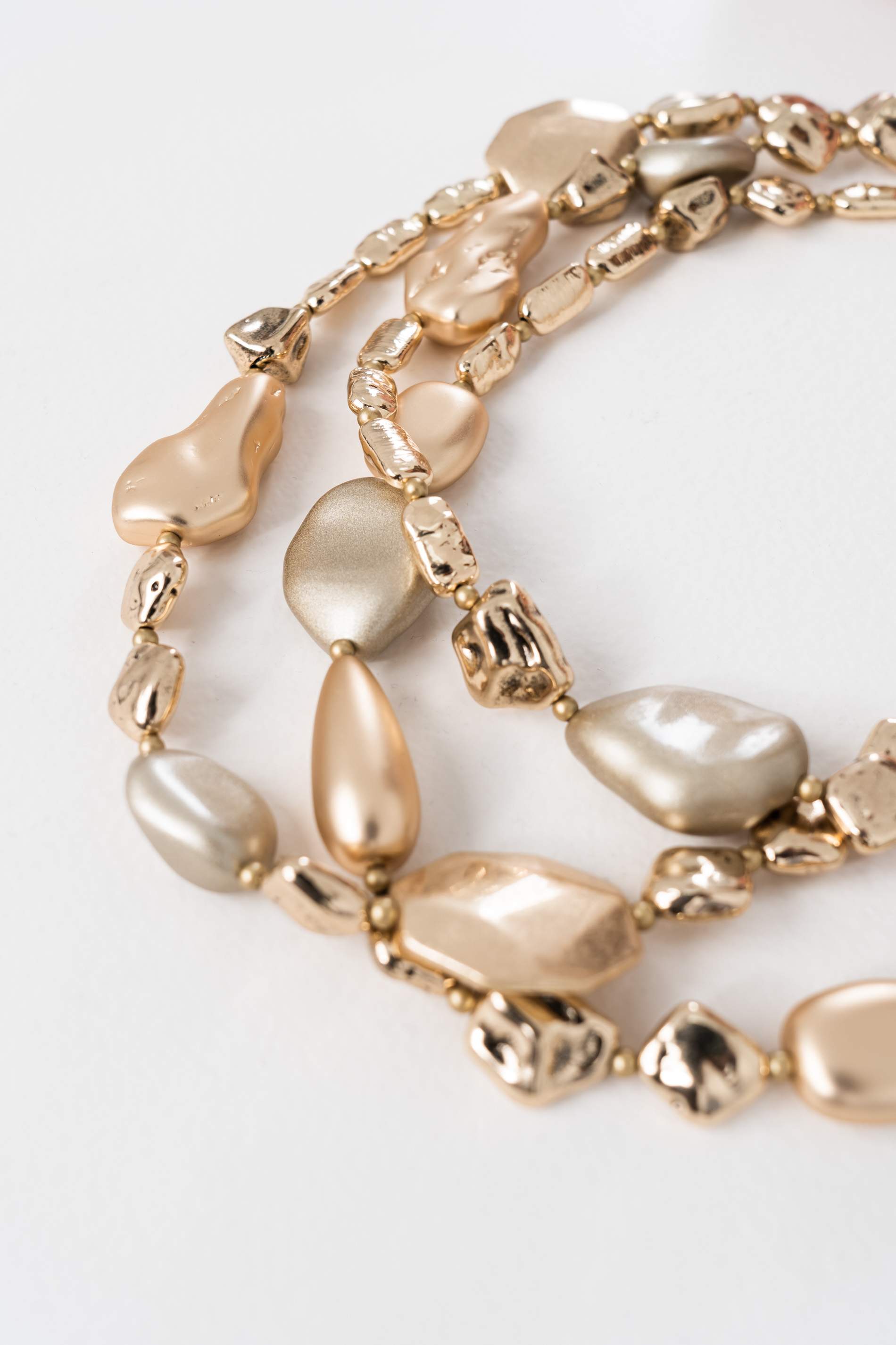 COLLAR TRIPLE PIEZAS DORADAS